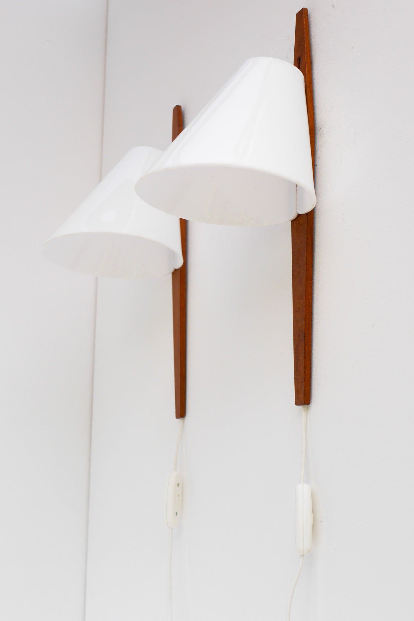 Teak_Wall_Sconces_by_Uno_and_Östen_Kristiansson_for_Luxus,_Sweden,_1960s