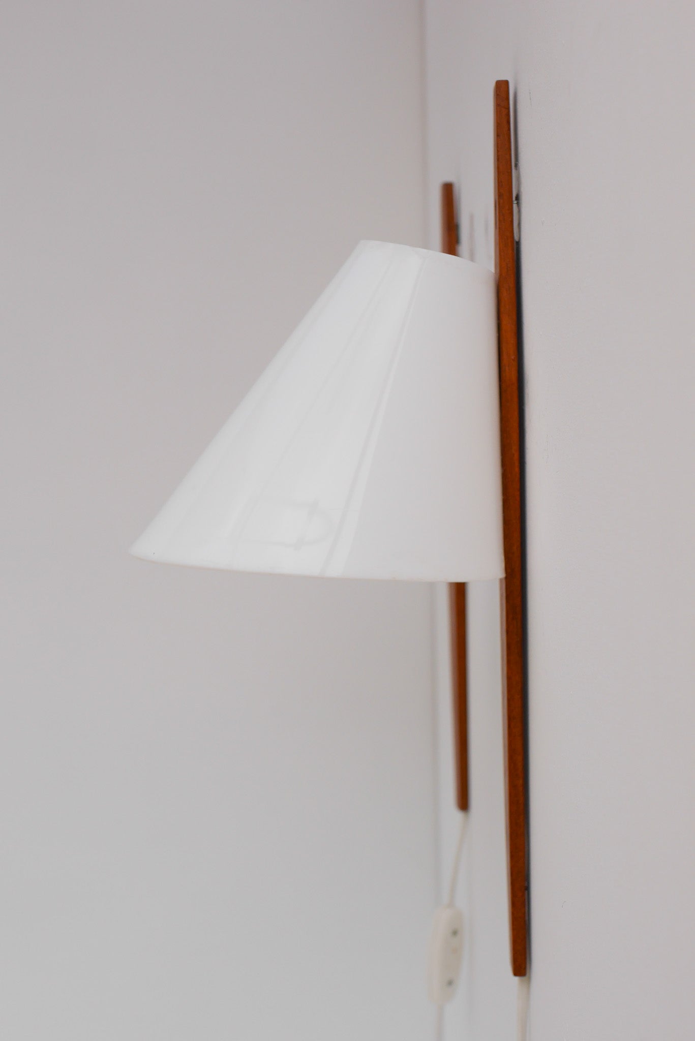 Teak_Wall_Sconces_by_Uno_and_Östen_Kristiansson_for_Luxus,_Sweden,_1960s
