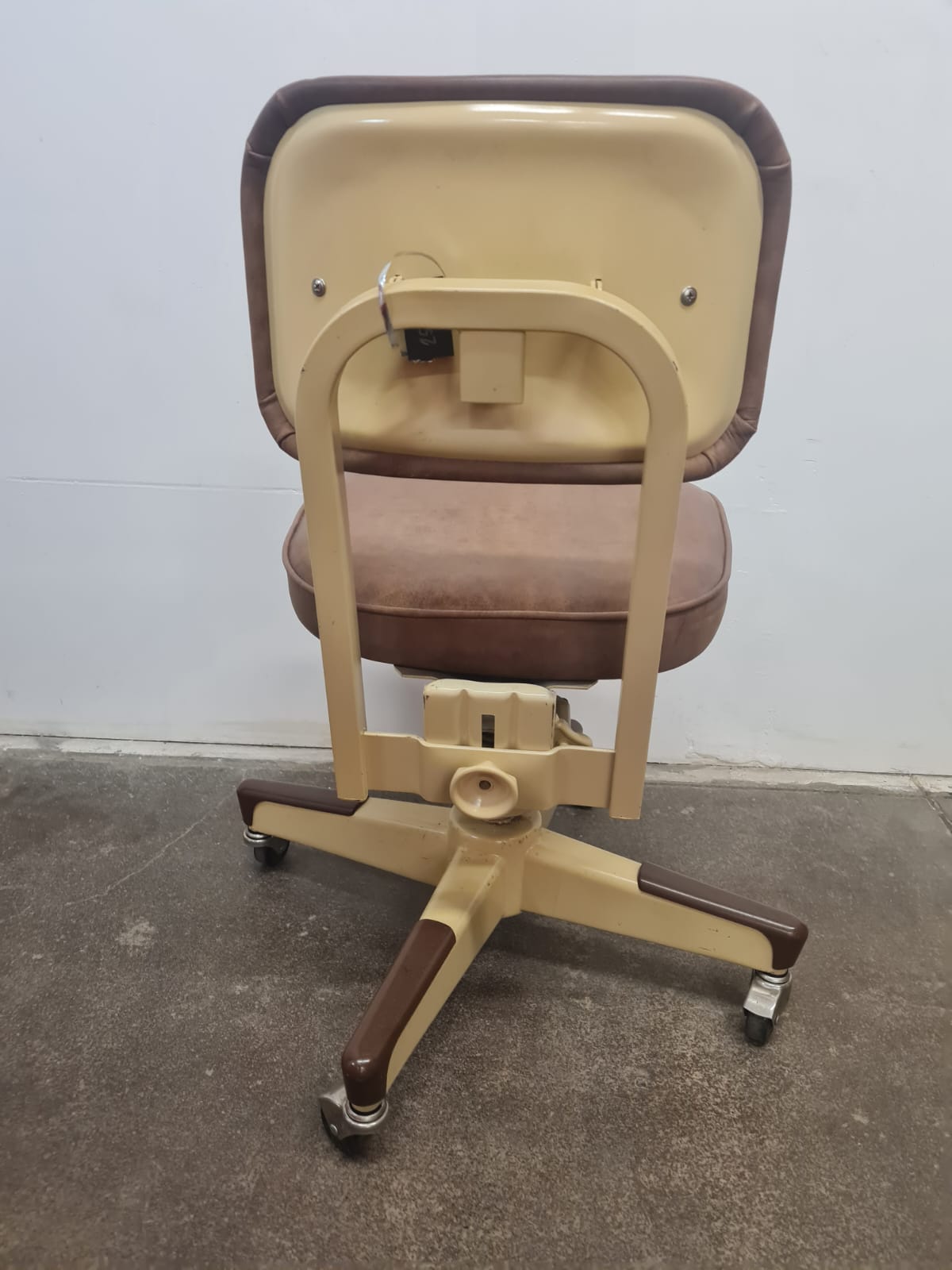 Mid-Century_Modern_Swivel_Office_Chair_by_United_Chair_Co.,_1950s