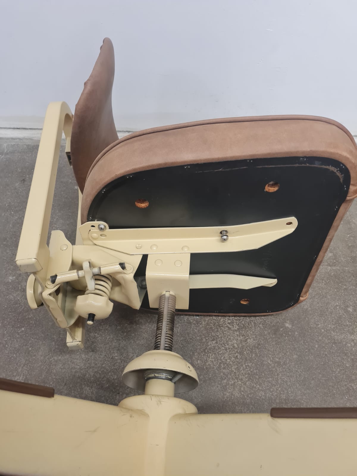 Mid-Century_Modern_Swivel_Office_Chair_by_United_Chair_Co.,_1950s