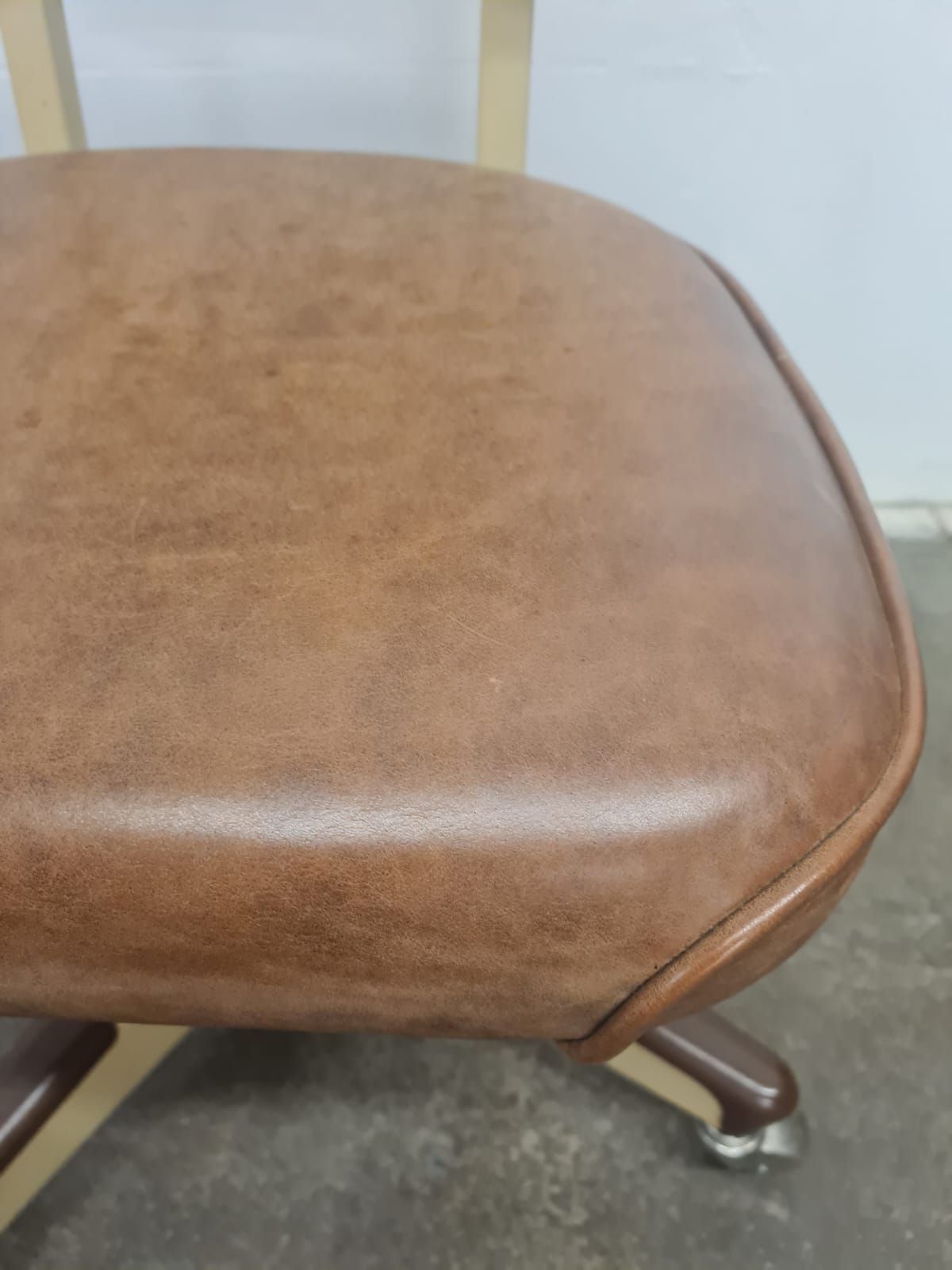 Mid-Century_Modern_Swivel_Office_Chair_by_United_Chair_Co.,_1950s