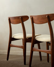 Set_of_4_Vintage_CH30_Dining_Chairs_by_Hans_J._Wegner_for_Carl_Hansen_&_Søn,_Danish_Teak_and_Oak_Mid_Century_Modern