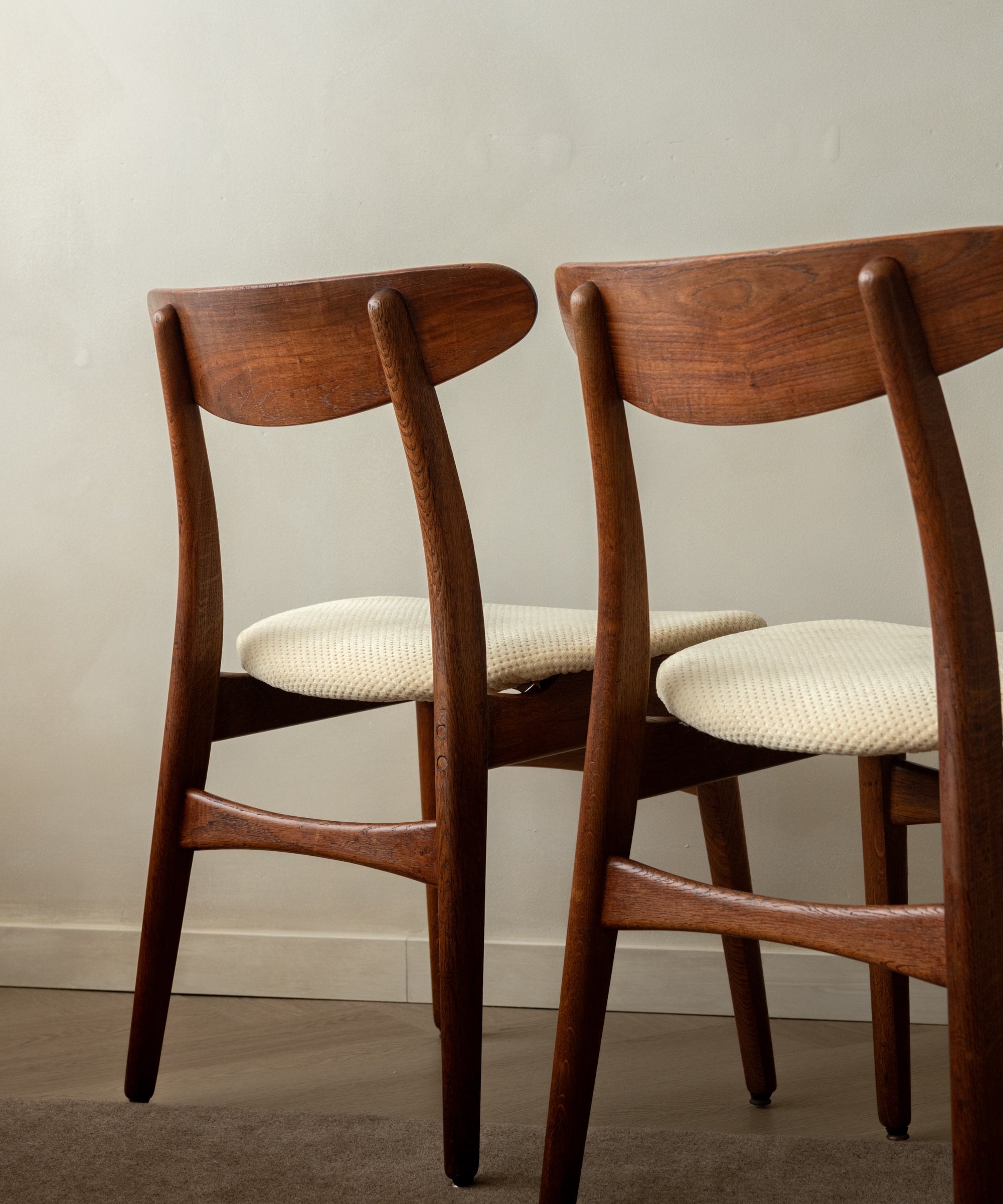 Set_of_4_Vintage_CH30_Dining_Chairs_by_Hans_J._Wegner_for_Carl_Hansen_&_Søn,_Danish_Teak_and_Oak_Mid_Century_Modern
