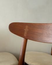 Set_of_4_Vintage_CH30_Dining_Chairs_by_Hans_J._Wegner_for_Carl_Hansen_&_Søn,_Danish_Teak_and_Oak_Mid_Century_Modern