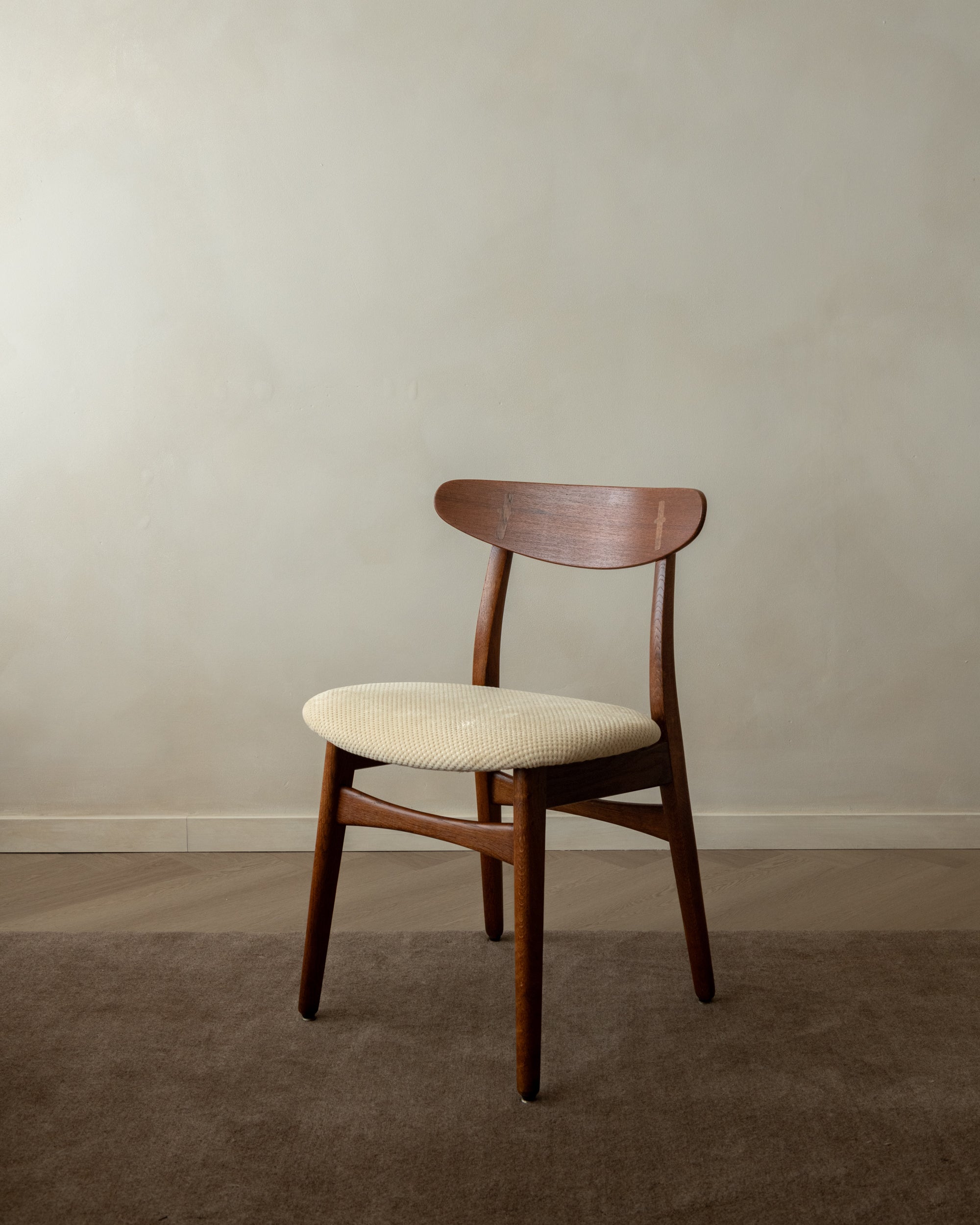 Set_of_4_Vintage_CH30_Dining_Chairs_by_Hans_J._Wegner_for_Carl_Hansen_&_Søn,_Danish_Teak_and_Oak_Mid_Century_Modern