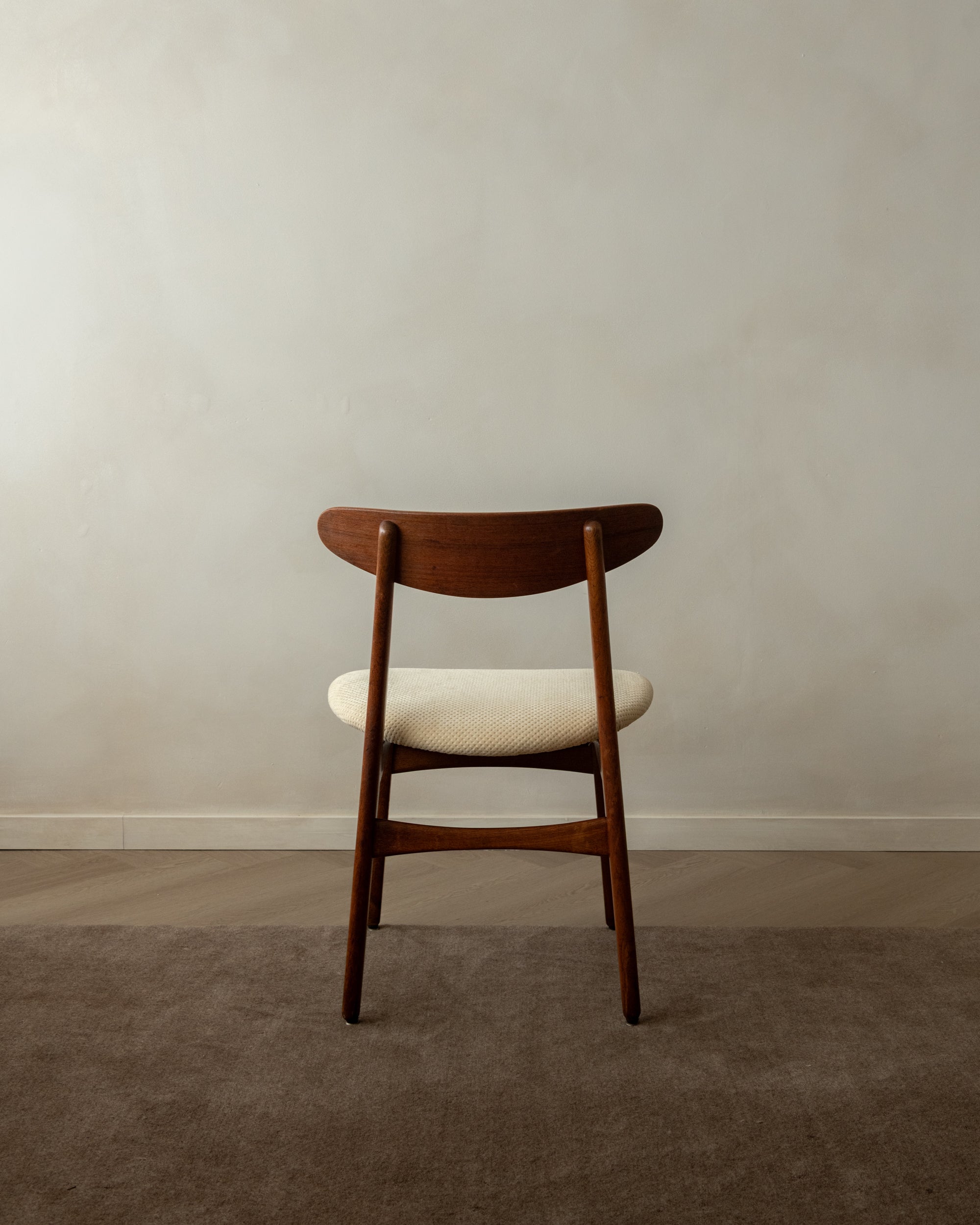 Set_of_4_Vintage_CH30_Dining_Chairs_by_Hans_J._Wegner_for_Carl_Hansen_&_Søn,_Danish_Teak_and_Oak_Mid_Century_Modern