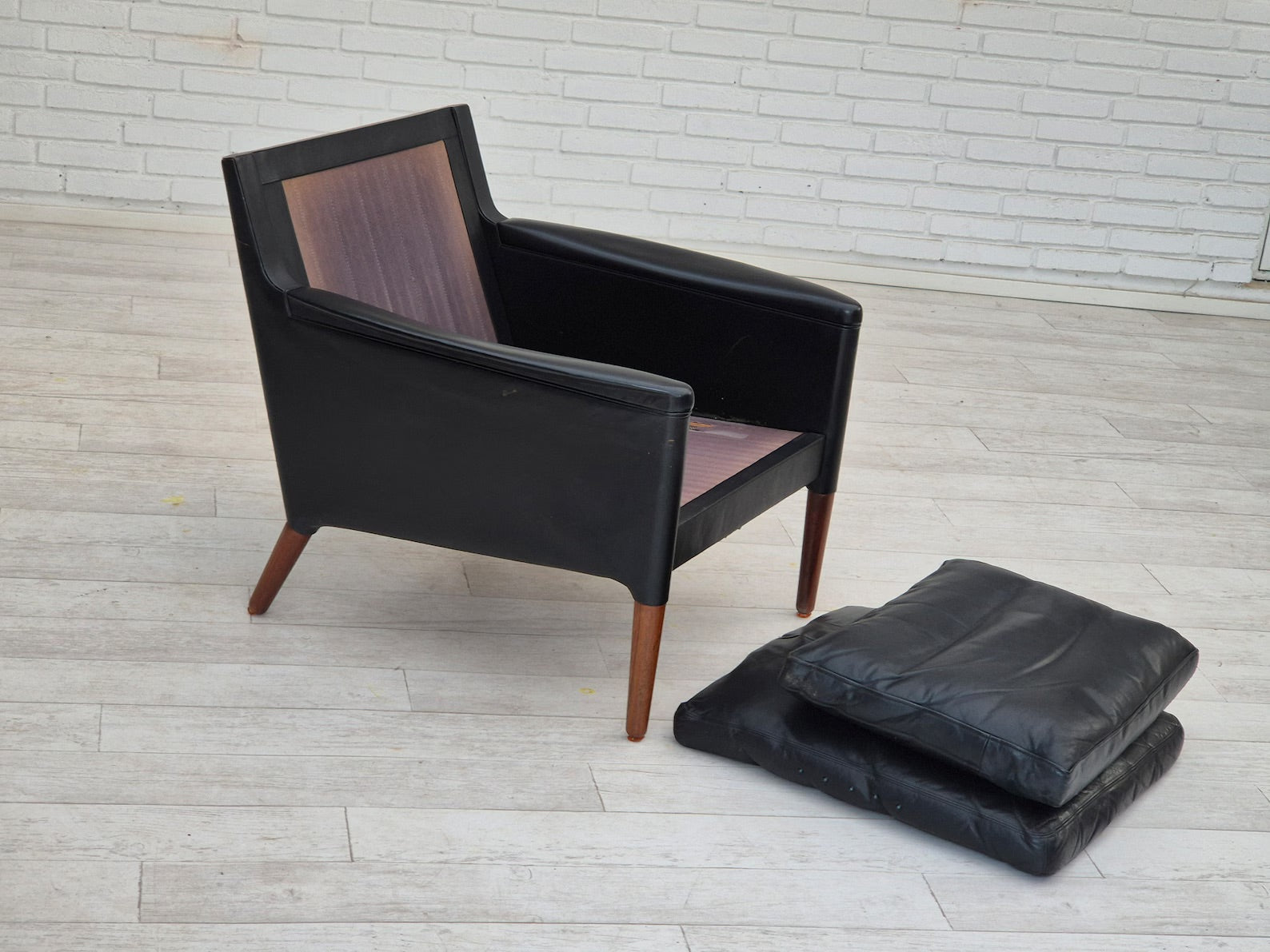 Mid-Century_Modern,_Upholstery_&_Wood_Frame_by_Kurt_Østervig,_1960s_Denmark