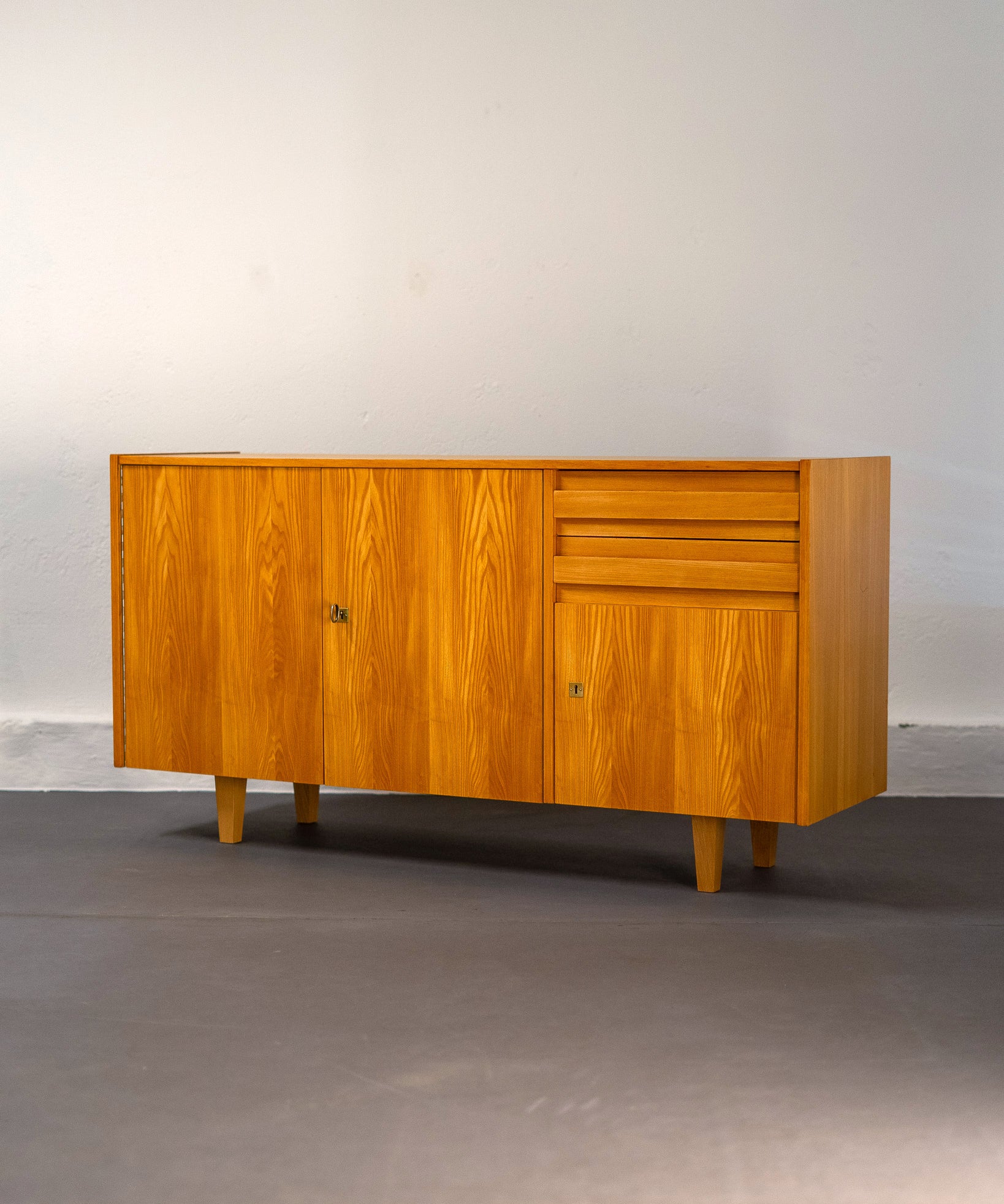 Mid_Century_Oak_Sideboard,_Germany,_1960