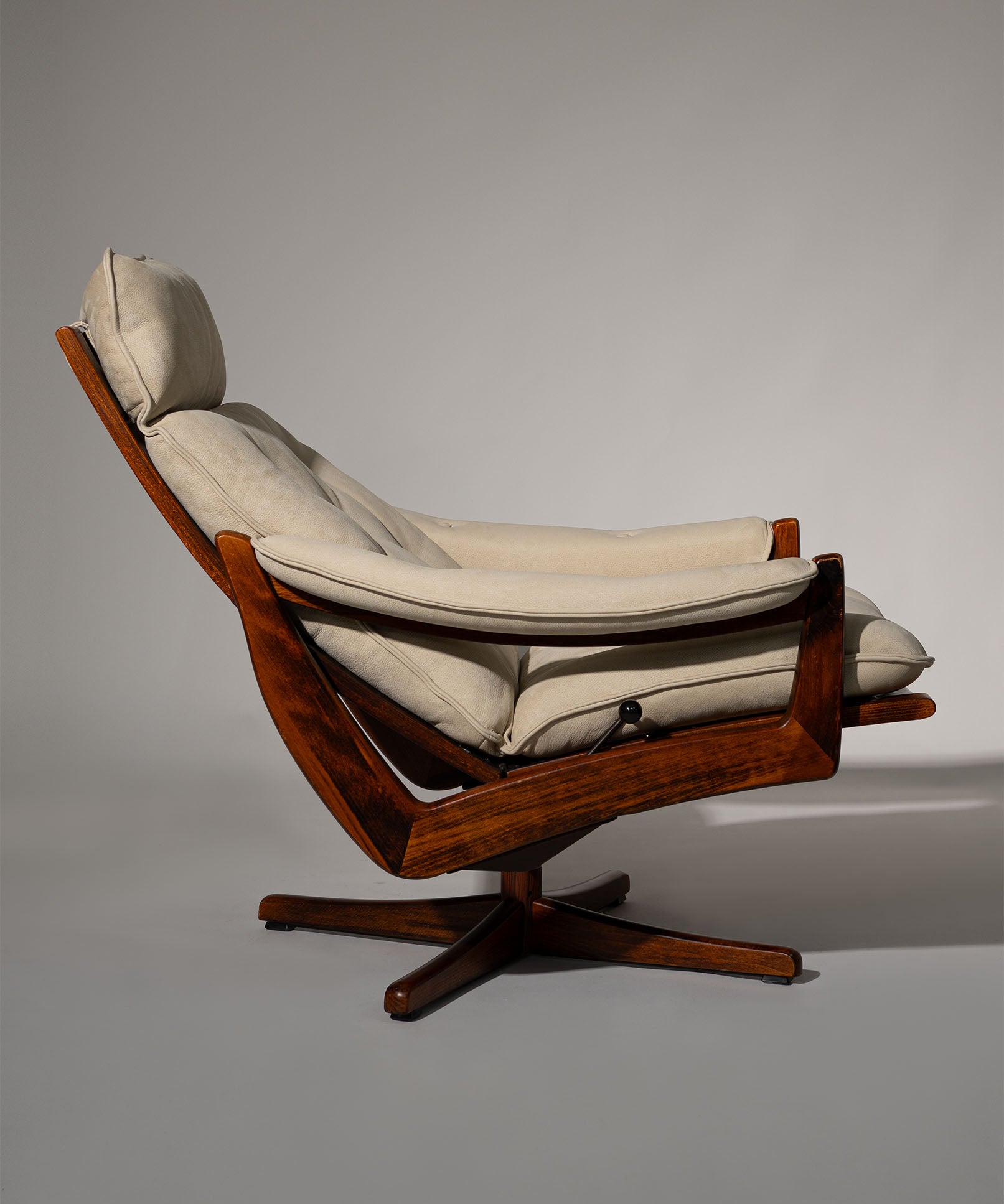 Reclining_Swivel_Lounge_Chair_by_Lied_Møbler,_1960s,_Norway