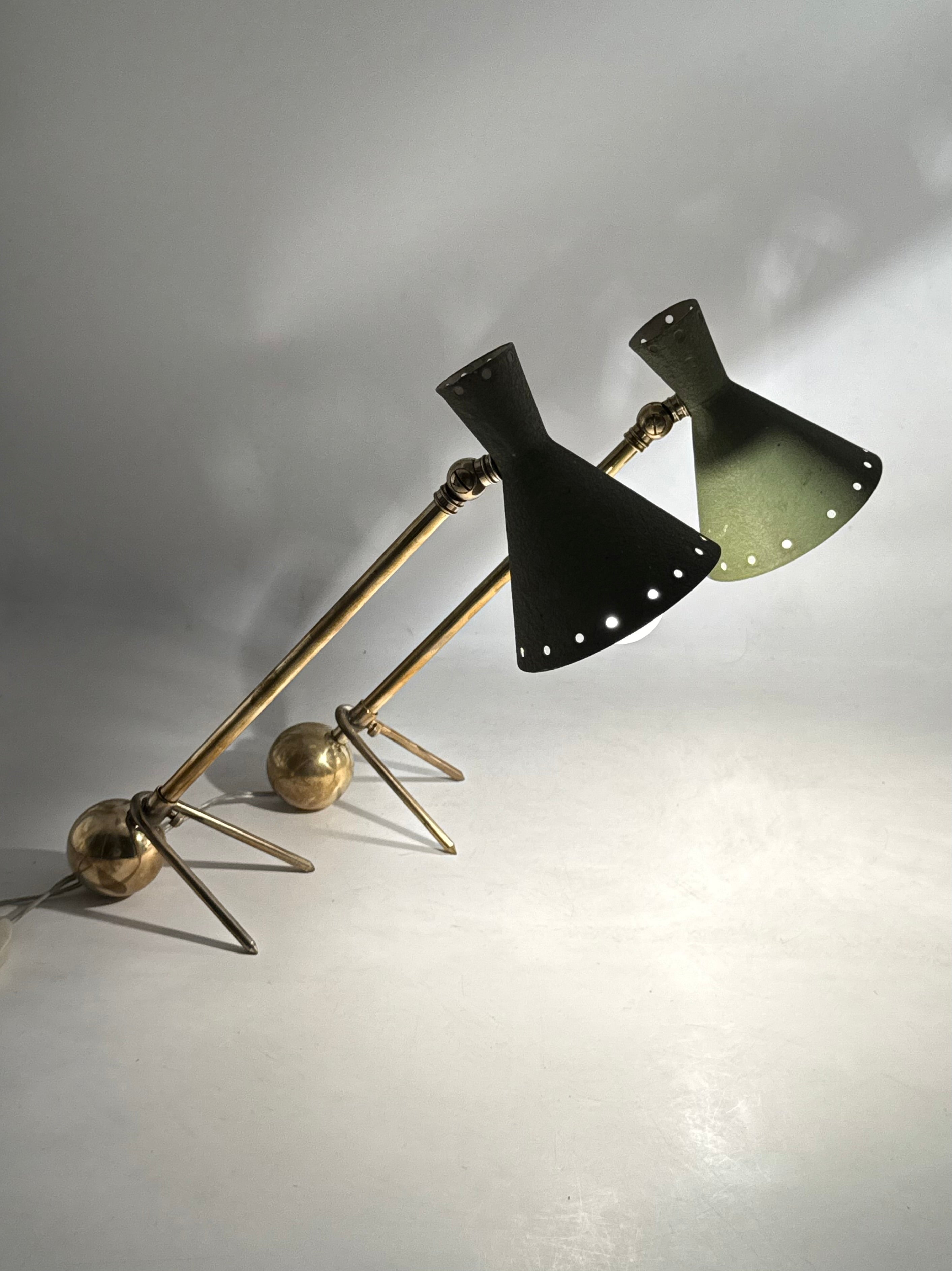 Set_of_2_Stilnovo_Attributed_Articulating_Table_Lamps_in_Brass_and_Aluminum,_Italy_1950s