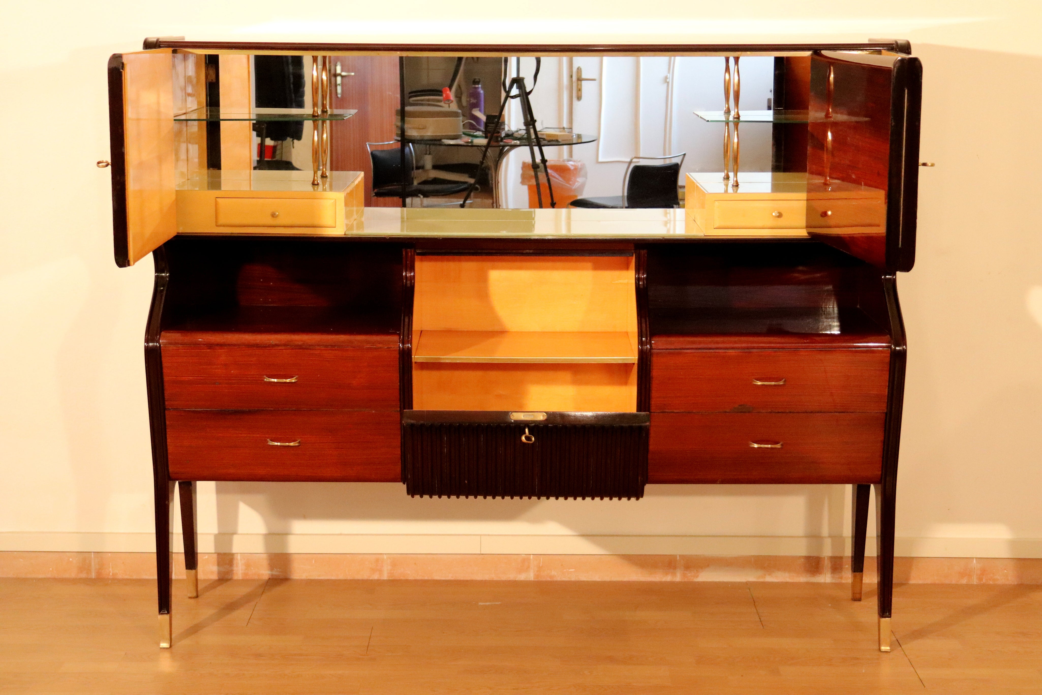 Osvaldo_Borsani_Rosewood_Sideboard_with_Bar_Cabinet_for_ABV,_Italy_1940s–50s