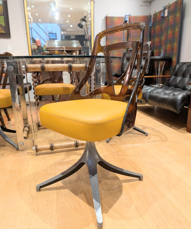 Set_of_4_Grafton_Atomic_Swivel_Chairs_in_Amber_Lucite_and_Mustard_Leather