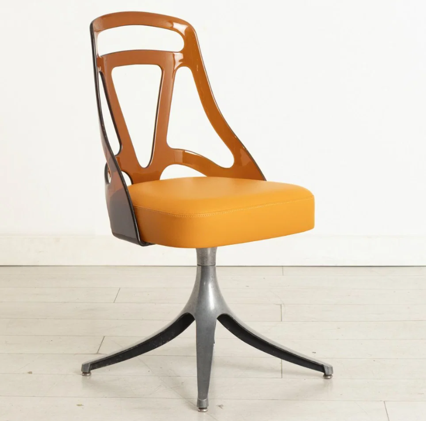 Set_of_4_Grafton_Atomic_Swivel_Chairs_in_Amber_Lucite_and_Mustard_Leather