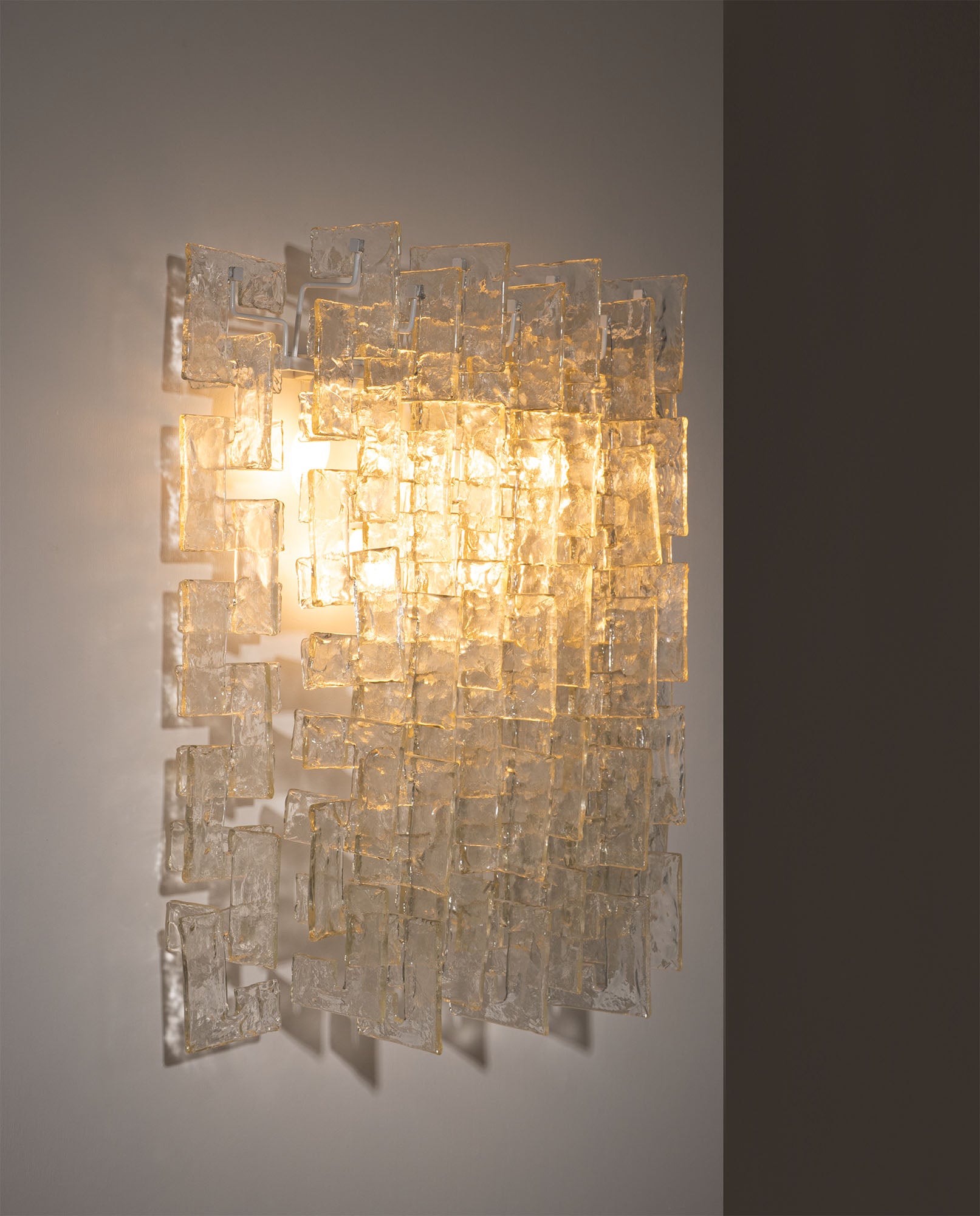 Glass_Pendant_Wall_Lamp_by_Carlo_Nason_in_Lacquered_Steel,_Italy_1970s