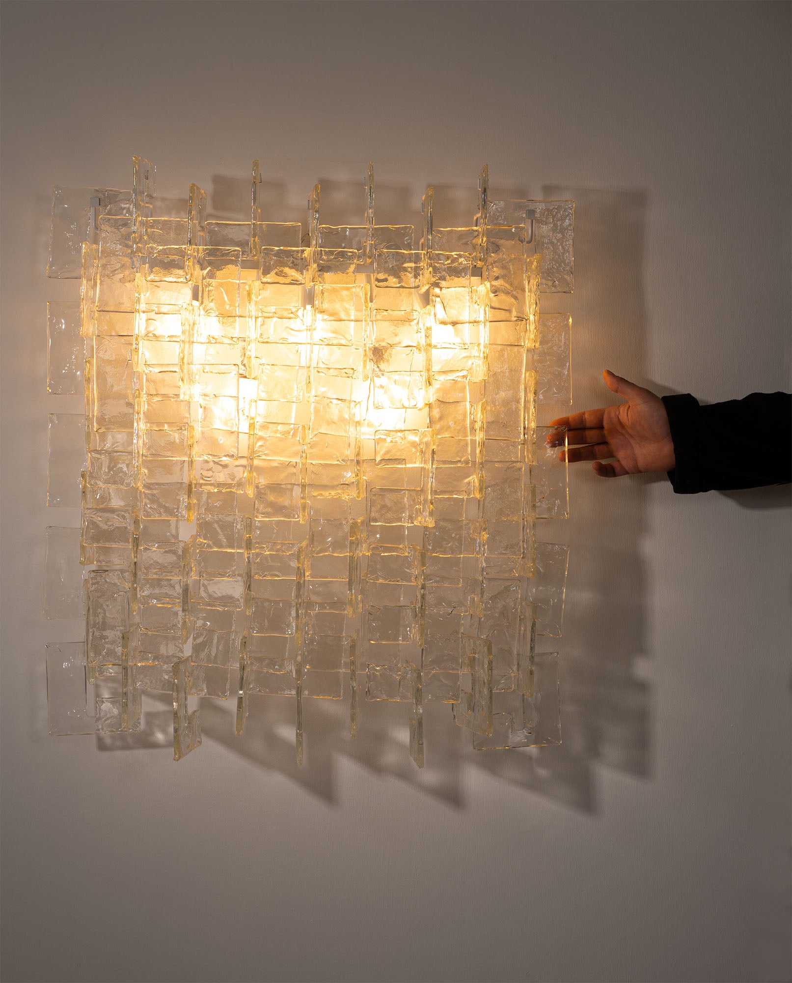Glass_Pendant_Wall_Lamp_by_Carlo_Nason_in_Lacquered_Steel,_Italy_1970s