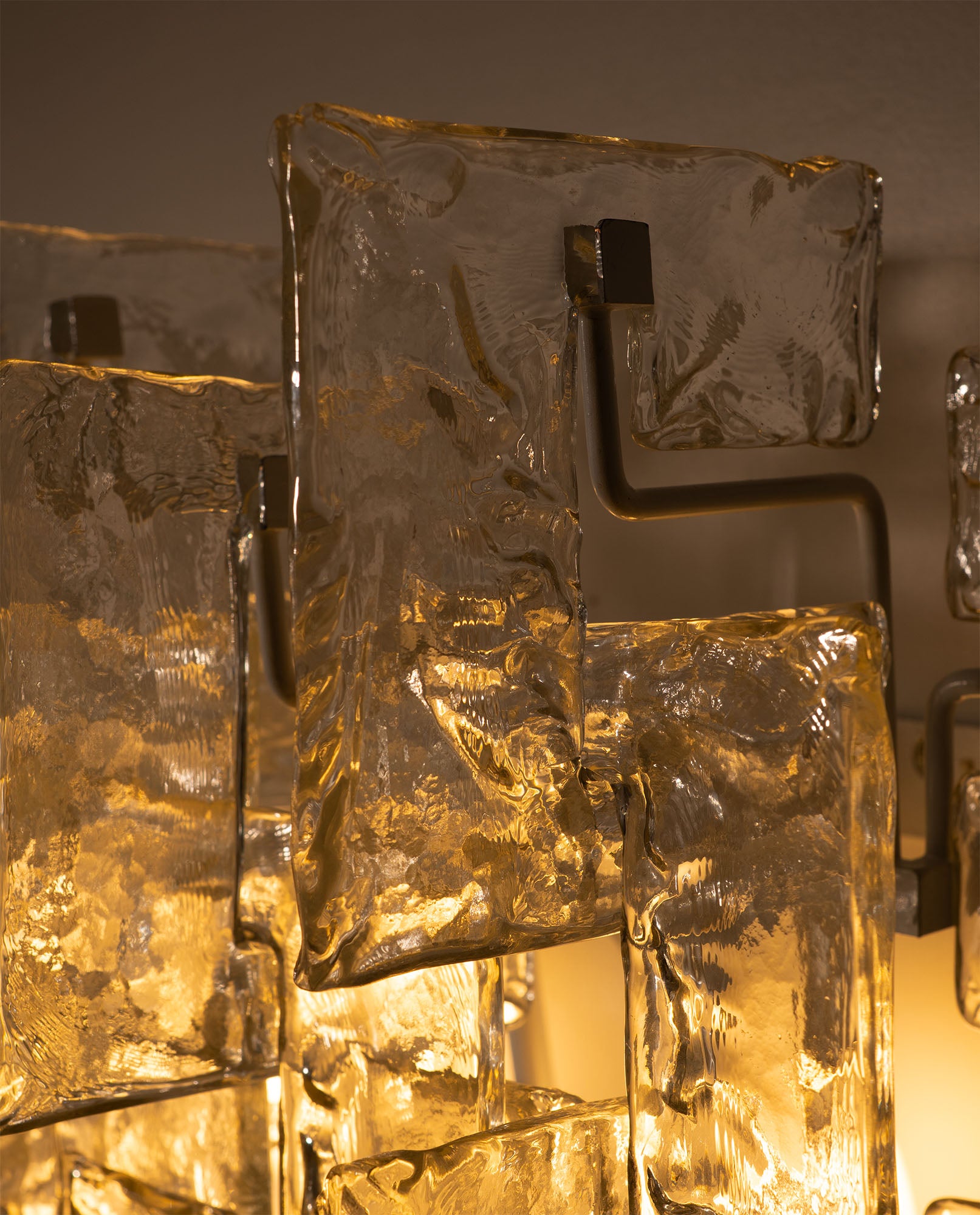 Glass_Pendant_Wall_Lamp_by_Carlo_Nason_in_Lacquered_Steel,_Italy_1970s