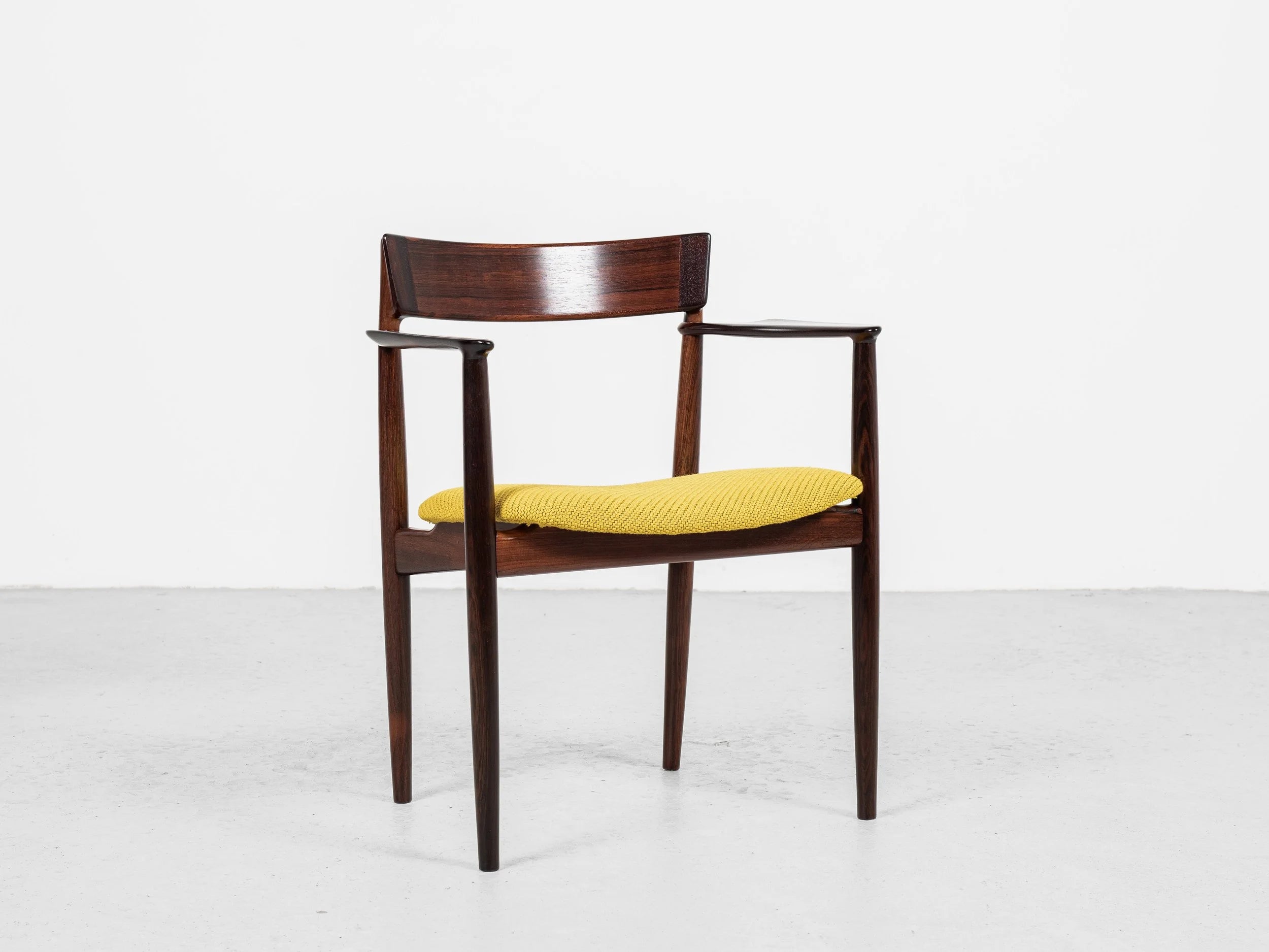 Midcentury_chair_with_armrests_in_rosewood_by_Henry_Rosengren_Hansen_for_Brande_Møbelindustri_1960s