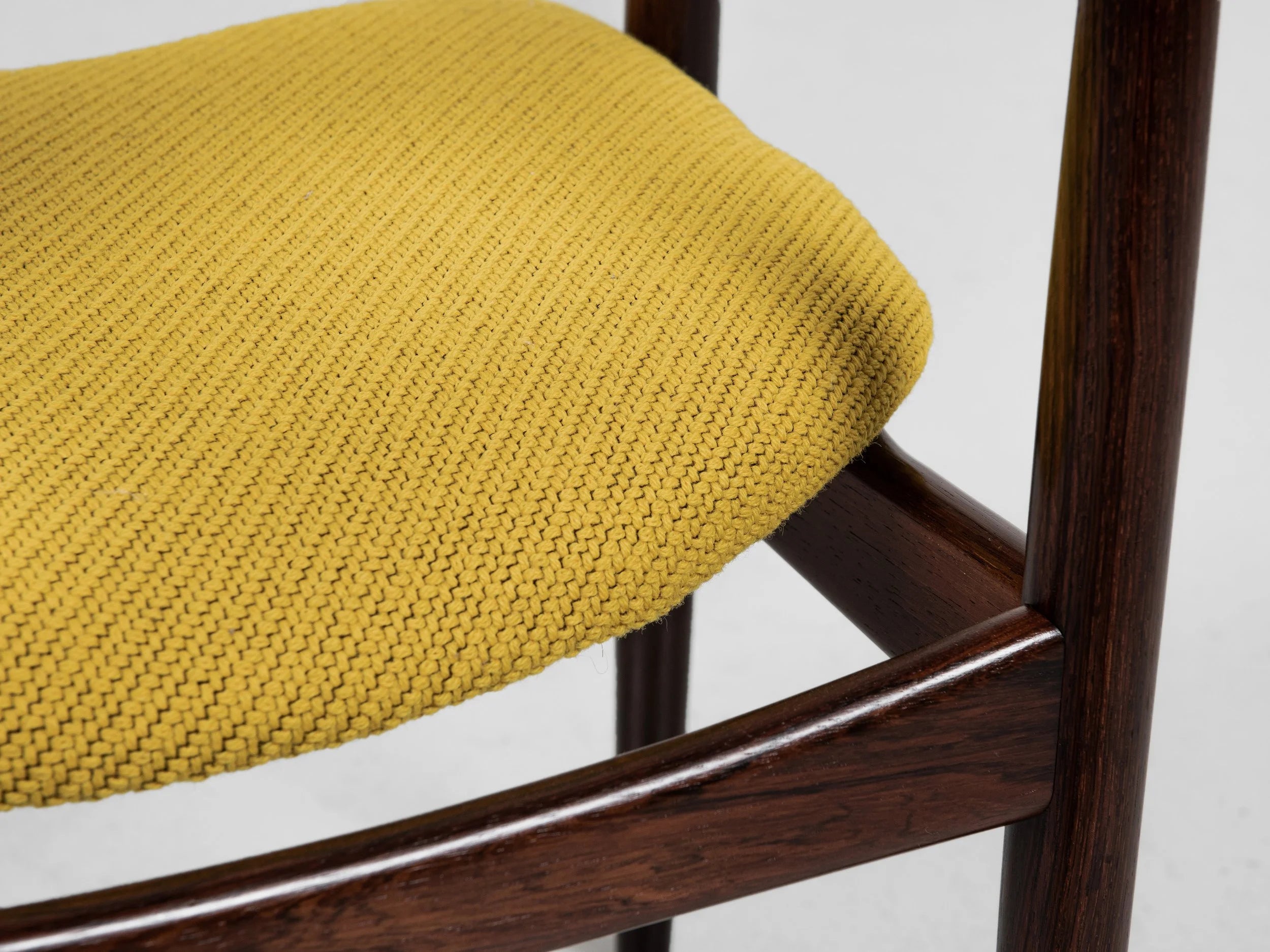 Midcentury_chair_with_armrests_in_rosewood_by_Henry_Rosengren_Hansen_for_Brande_Møbelindustri_1960s