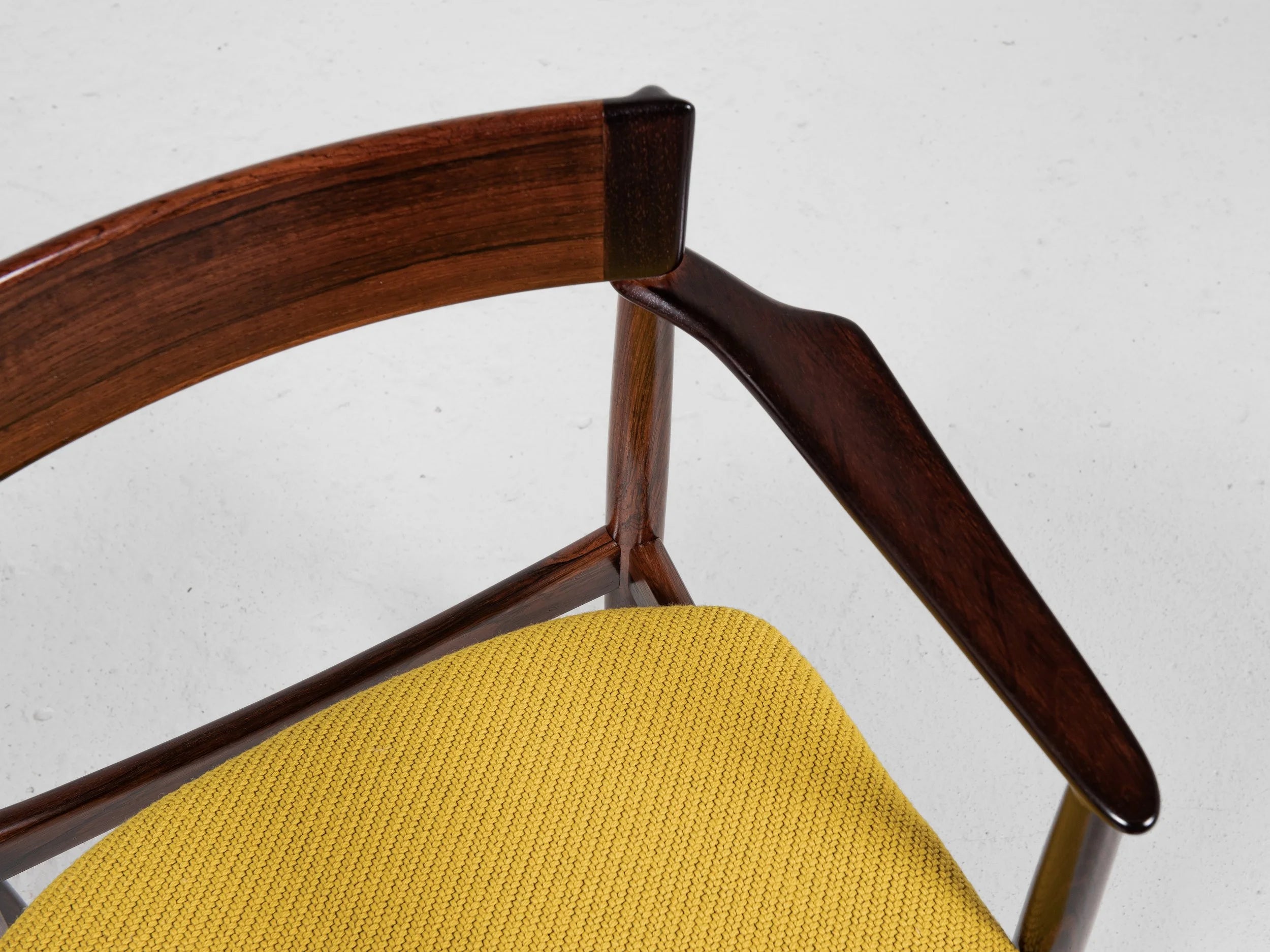 Midcentury_chair_with_armrests_in_rosewood_by_Henry_Rosengren_Hansen_for_Brande_Møbelindustri_1960s
