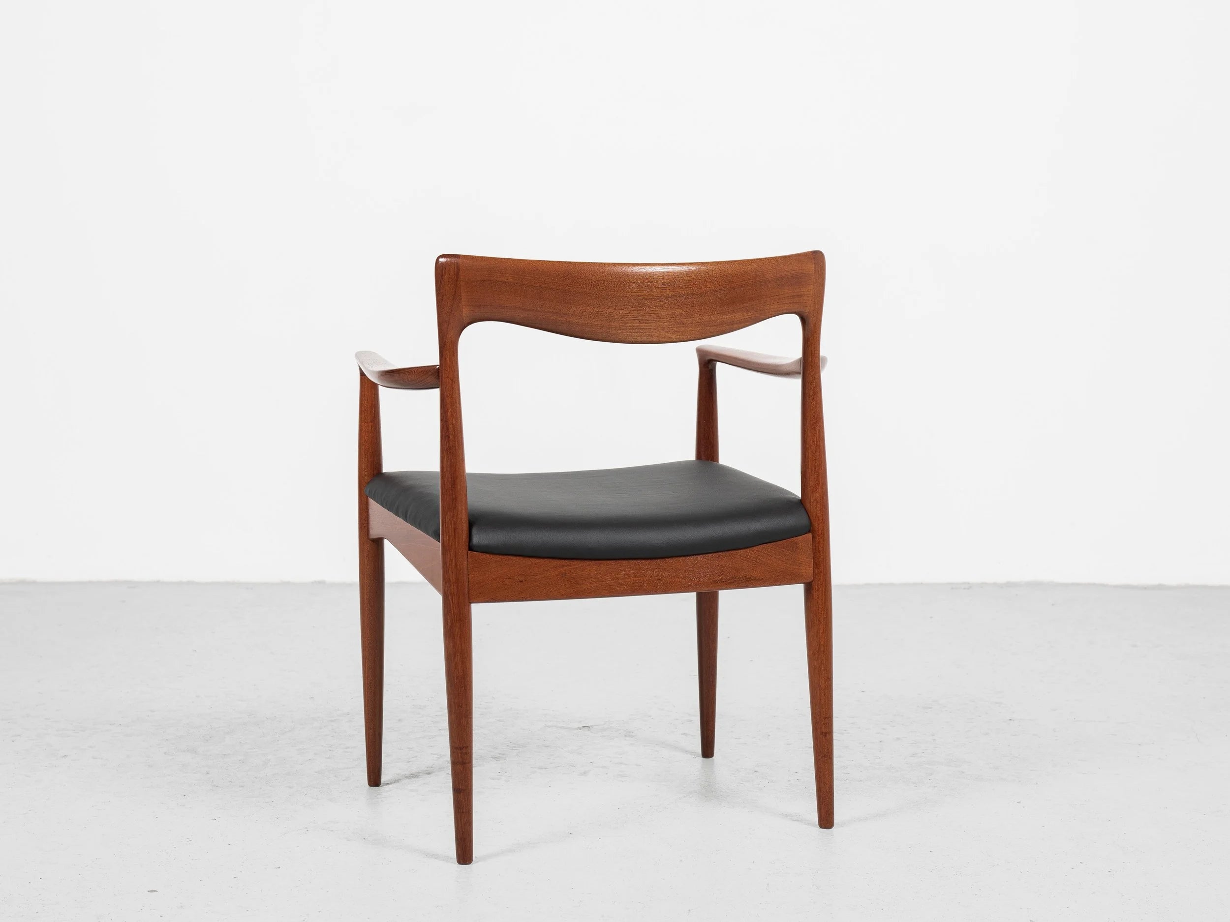 Midcentury_Danish_chair_with_armrests_in_teak_and_new_skai_by_Arne_Vodder_for_Vamo_1960s