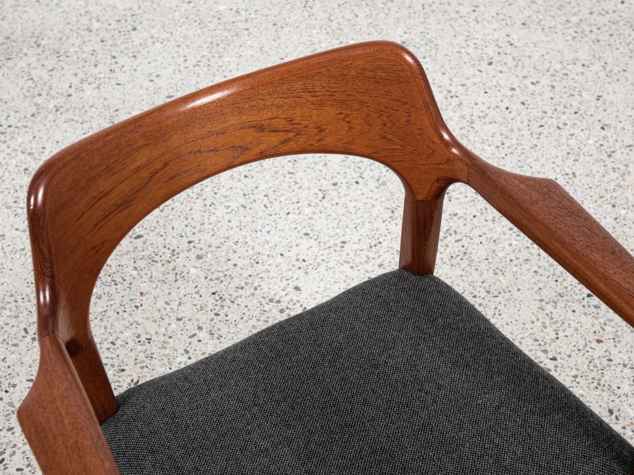 Midcentury_Danish_chair_with_armrests_in_teak_by_Arne_Hovmand_Olsen_for_Mogens_Kold_1960s