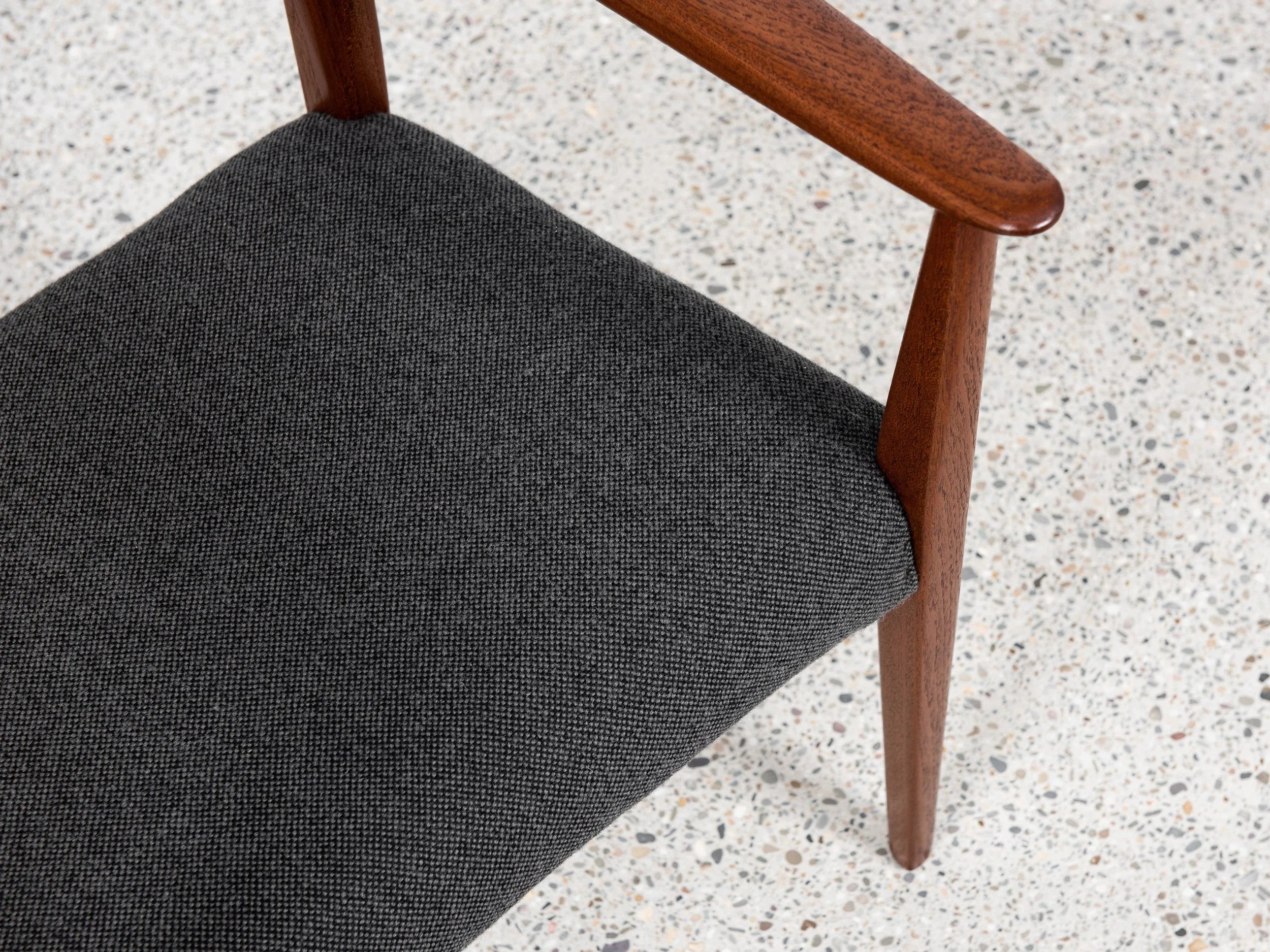 Midcentury_Danish_chair_with_armrests_in_teak_by_Arne_Hovmand_Olsen_for_Mogens_Kold_1960s