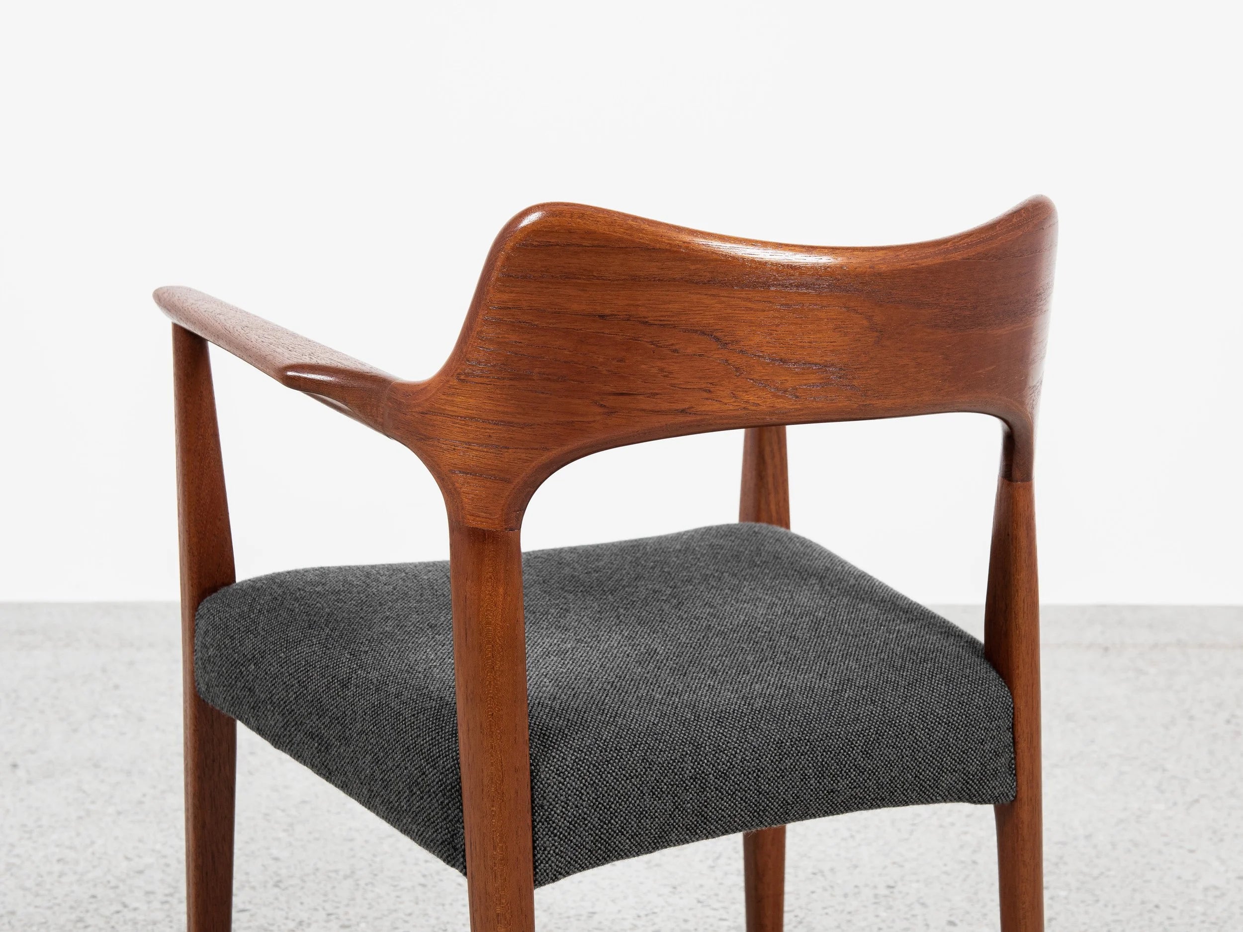 Midcentury_Danish_chair_with_armrests_in_teak_by_Arne_Hovmand_Olsen_for_Mogens_Kold_1960s
