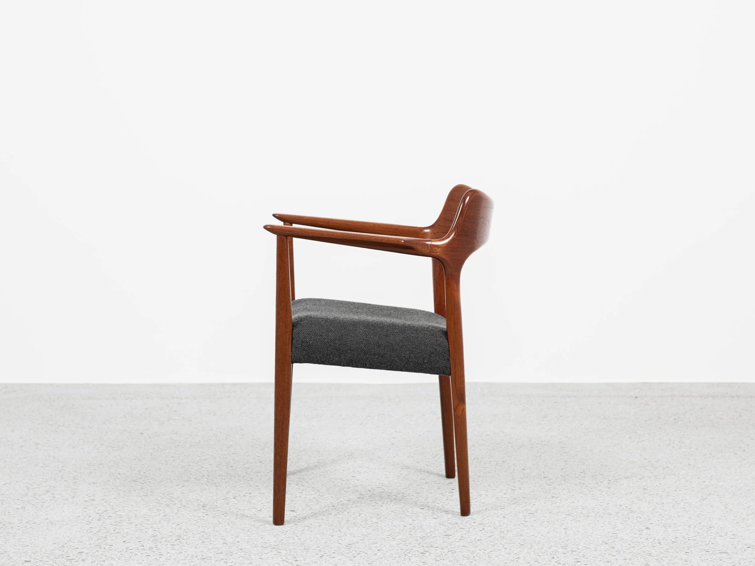 Midcentury_Danish_chair_with_armrests_in_teak_by_Arne_Hovmand_Olsen_for_Mogens_Kold_1960s
