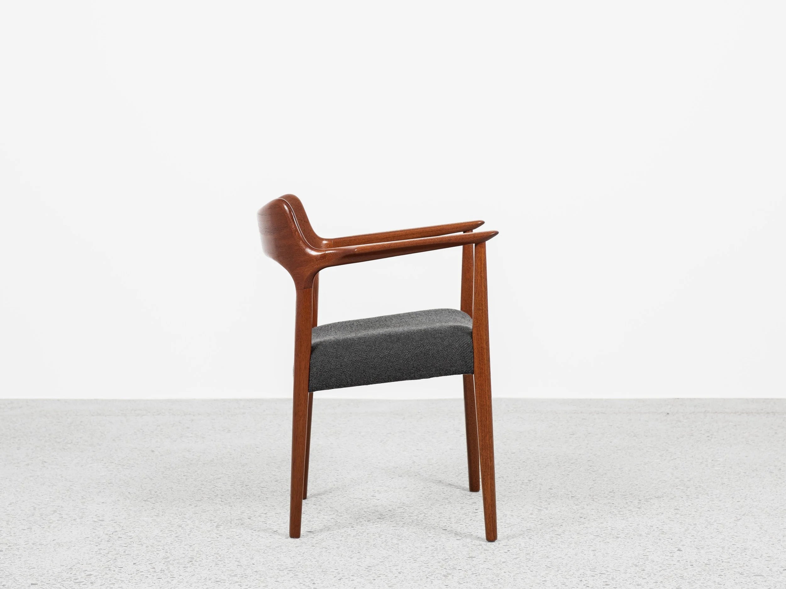 Midcentury_Danish_chair_with_armrests_in_teak_by_Arne_Hovmand_Olsen_for_Mogens_Kold_1960s