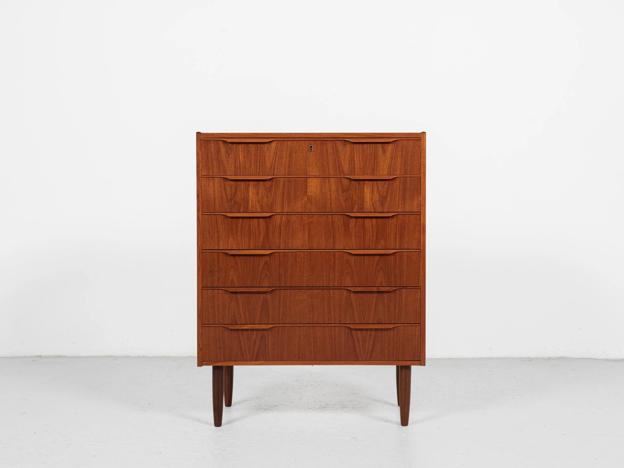 Midcentury_Danish_chest_of_6_drawers_in_teak_1960s