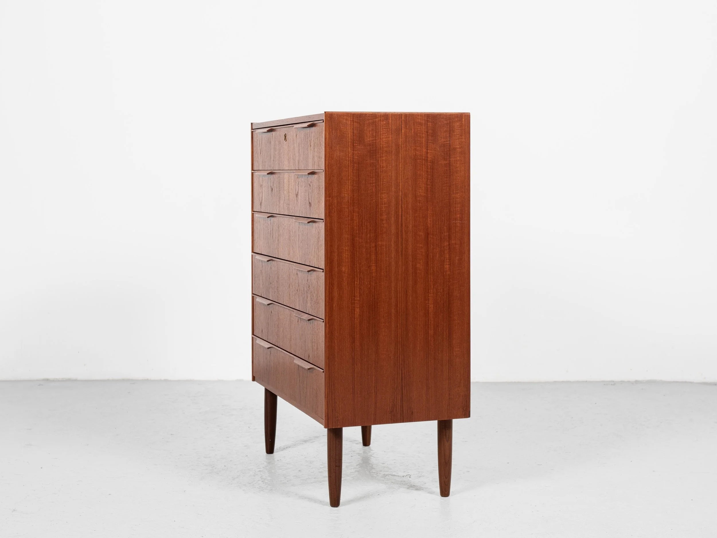 Midcentury_Danish_chest_of_6_drawers_in_teak_1960s
