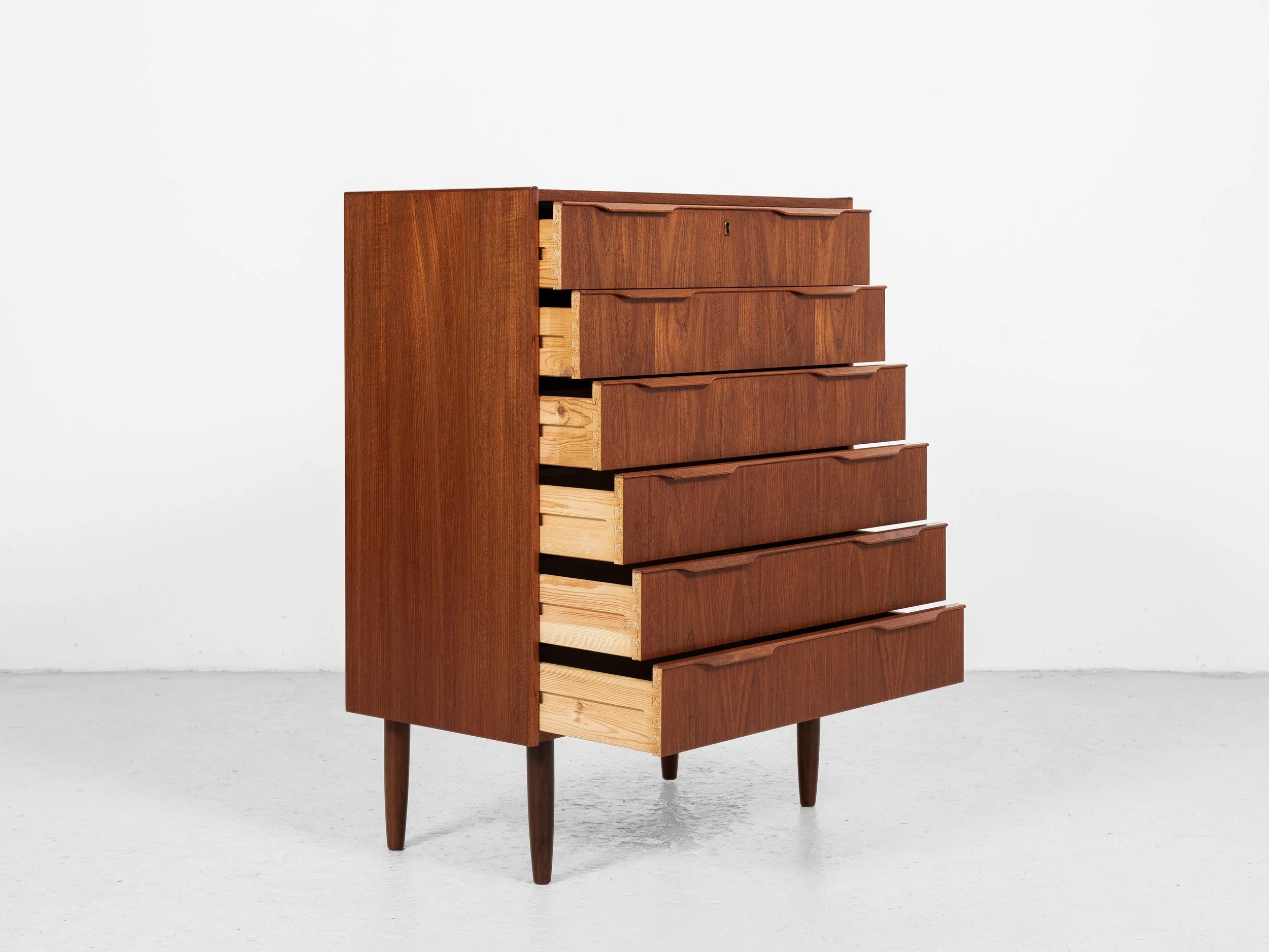 Midcentury_Danish_chest_of_6_drawers_in_teak_1960s