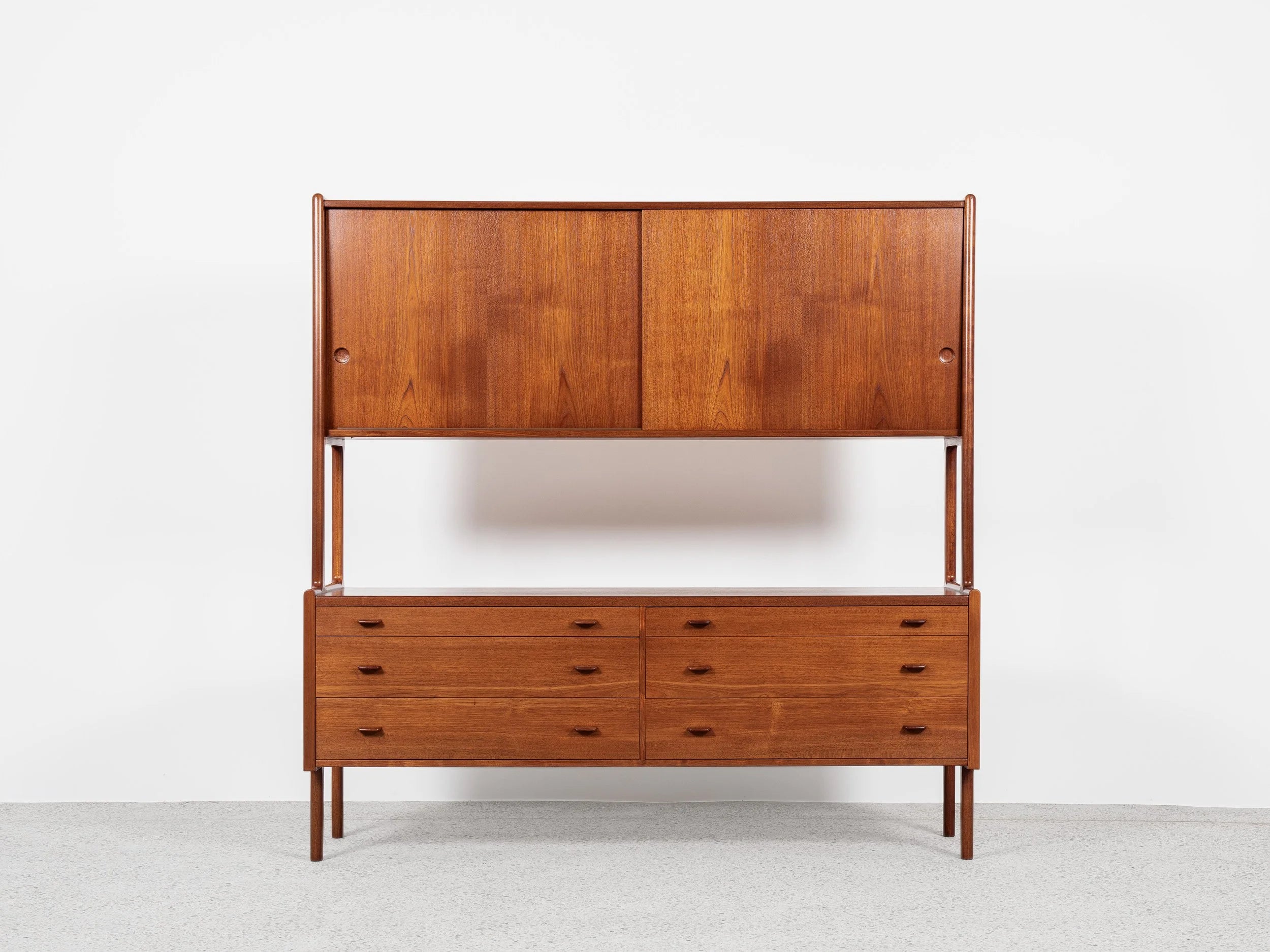 Midcentury_Danish_double_sideboard_RY-20_in_teak_by_Hans_Wegner_for_Ry_Møbler