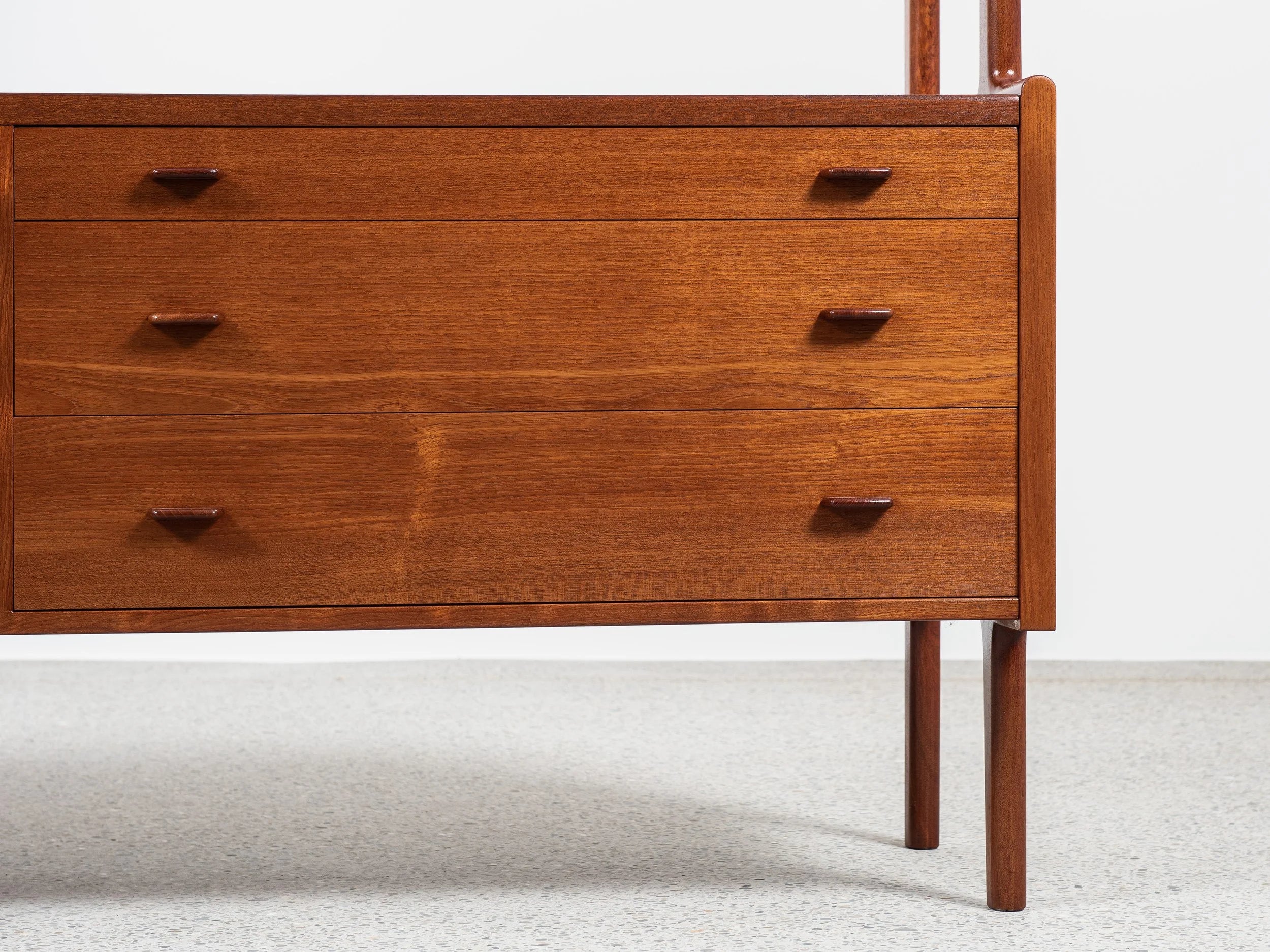 Midcentury_Danish_double_sideboard_RY-20_in_teak_by_Hans_Wegner_for_Ry_Møbler