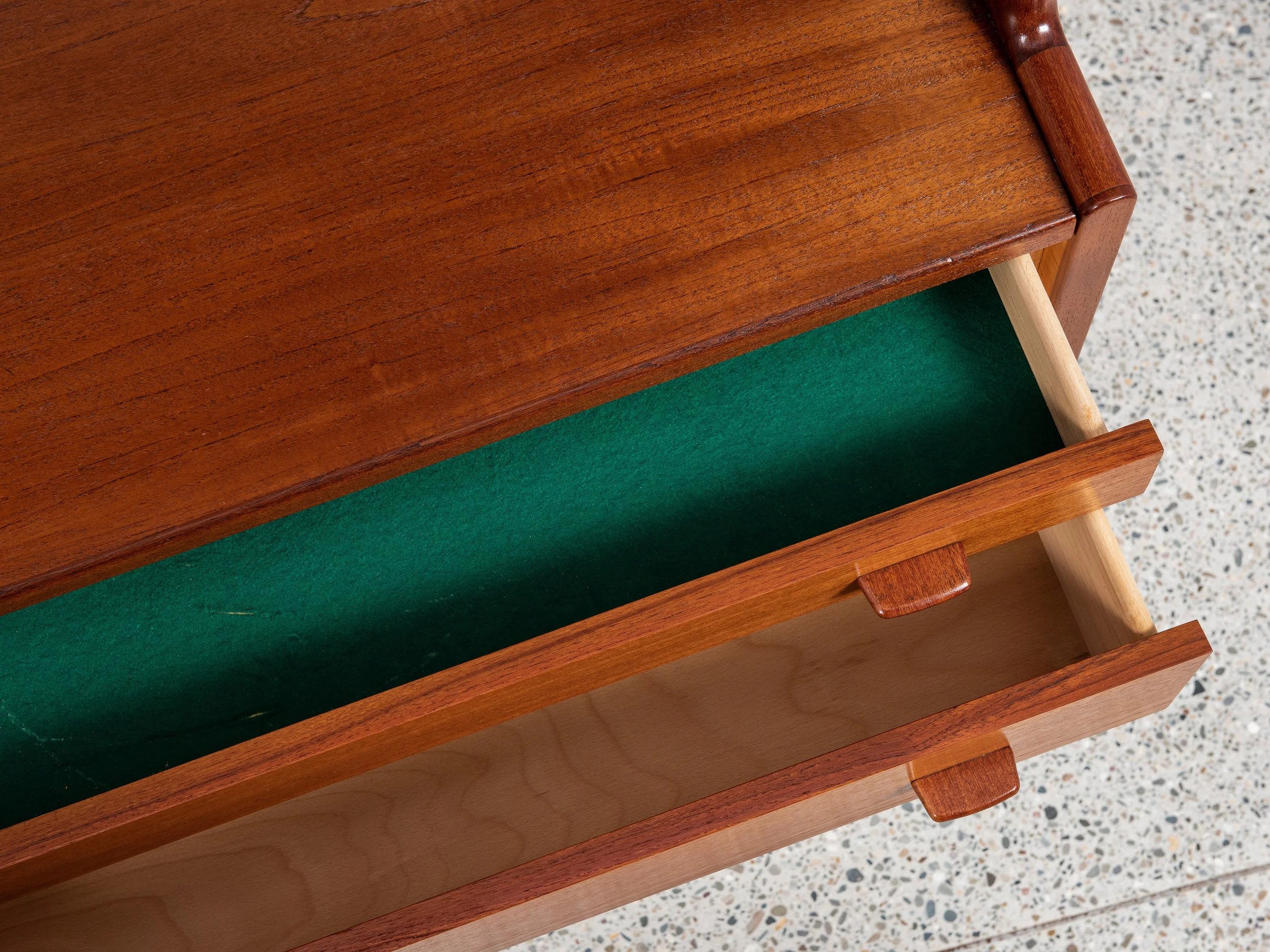 Midcentury_Danish_double_sideboard_RY-20_in_teak_by_Hans_Wegner_for_Ry_Møbler