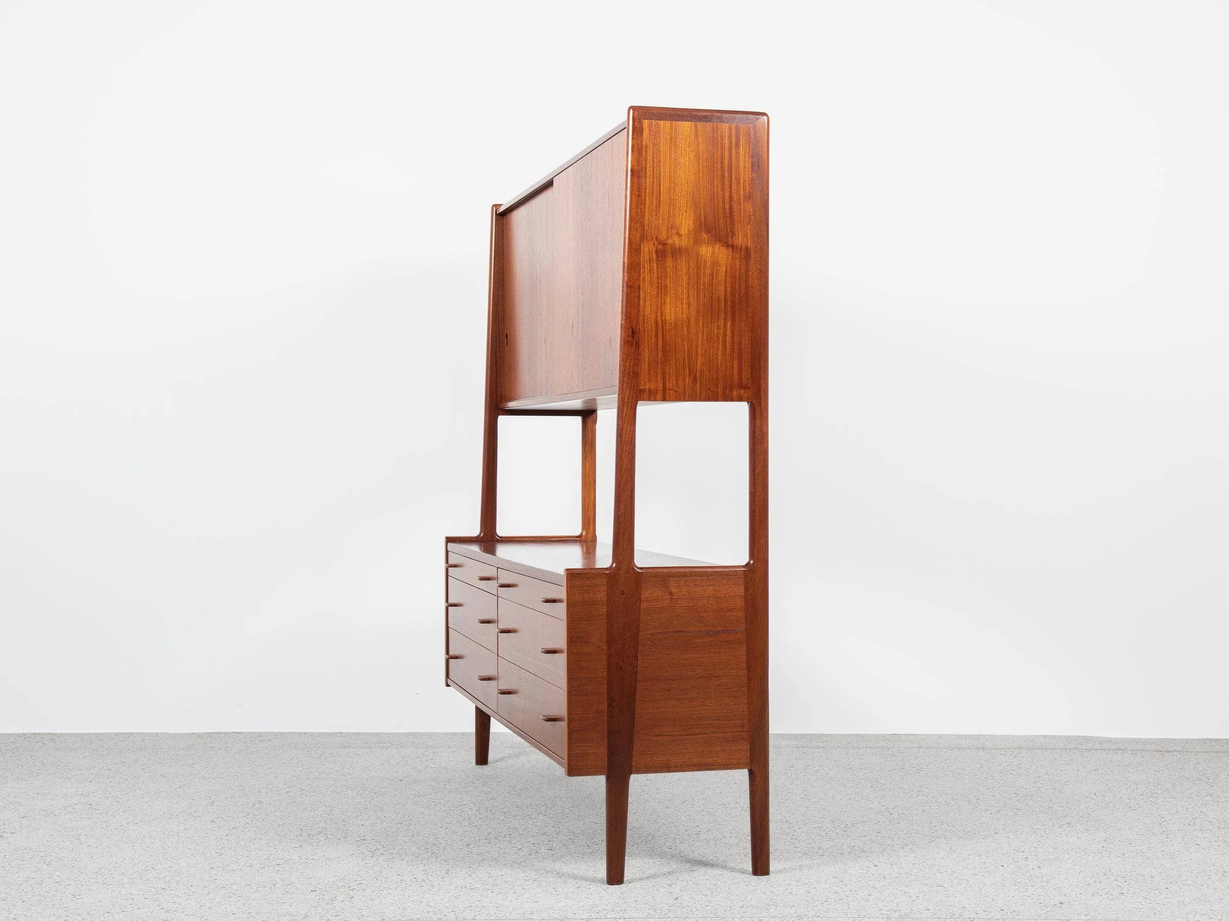 Midcentury_Danish_double_sideboard_RY-20_in_teak_by_Hans_Wegner_for_Ry_Møbler