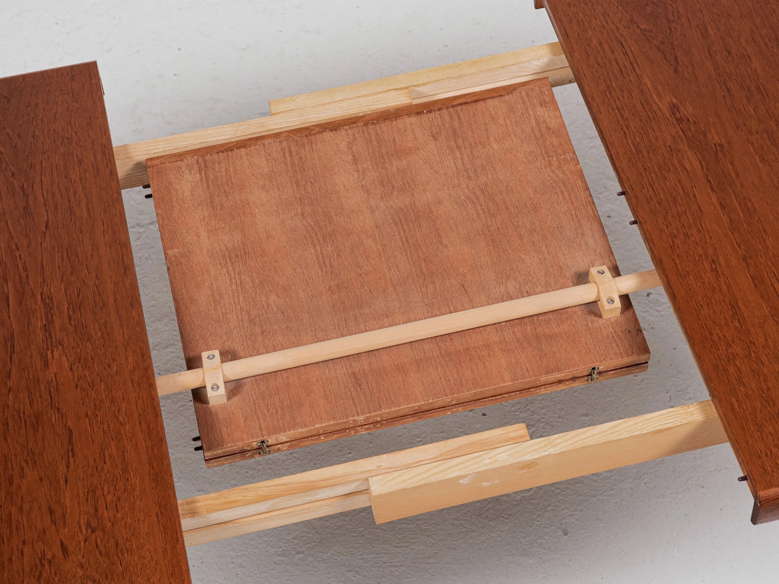 Midcentury_extendable_dining_table_in_teak_1960s_with_rounded_corners_and_butterfly_extension