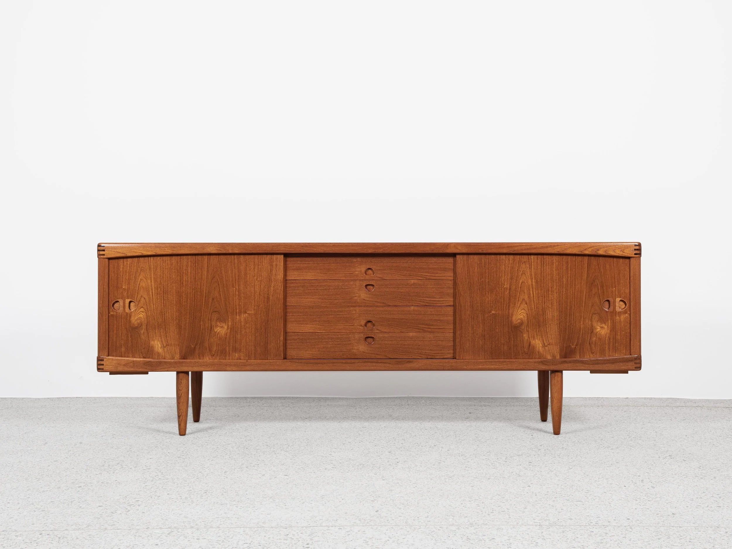 Midcentury_Danish_sideboard_in_teak_by_HW_Klein_for_Bramin_1960s