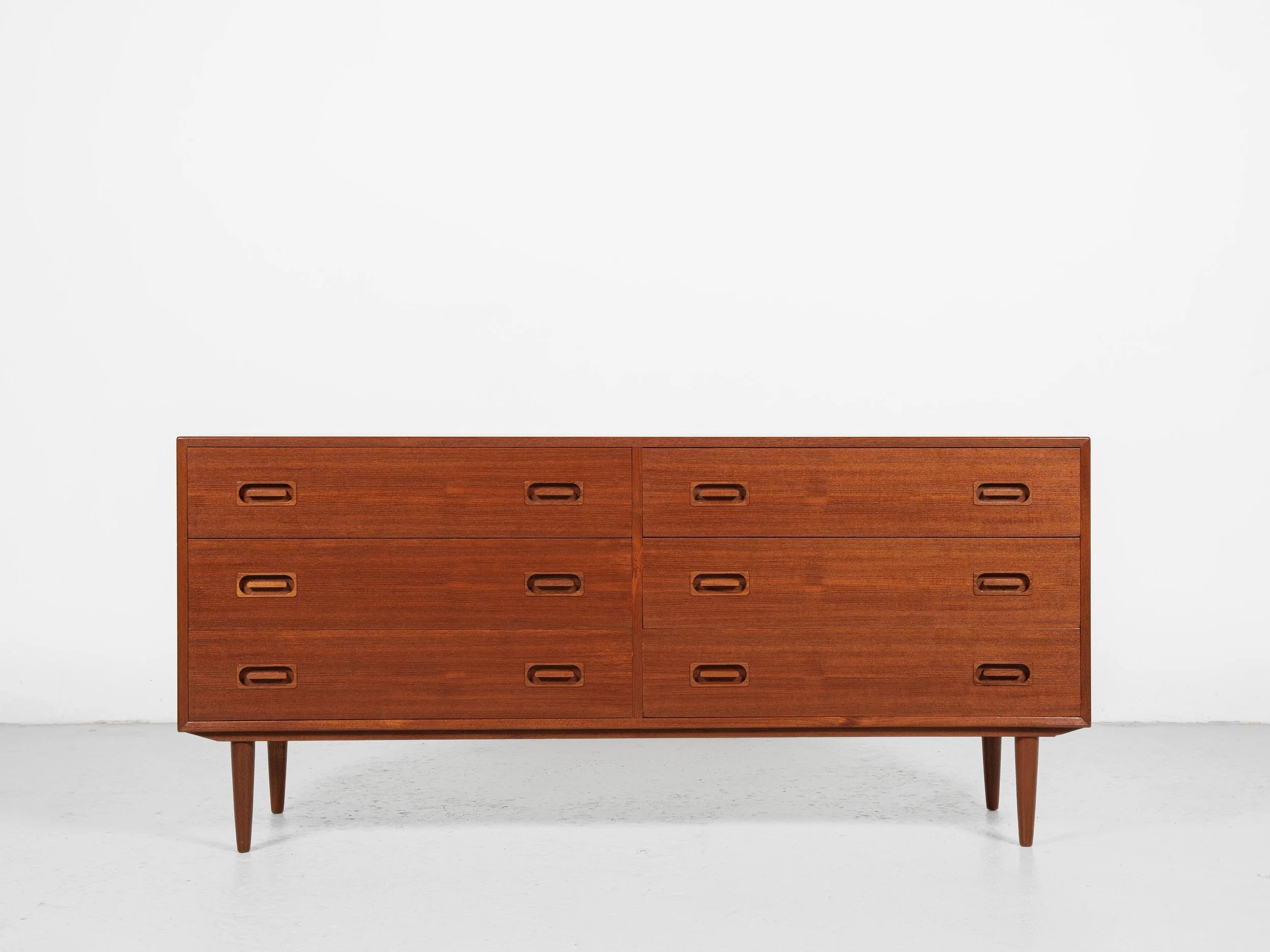 Midcentury_Danish_sideboard_with_6_drawers_in_teak_by_Dyrlund_1960s