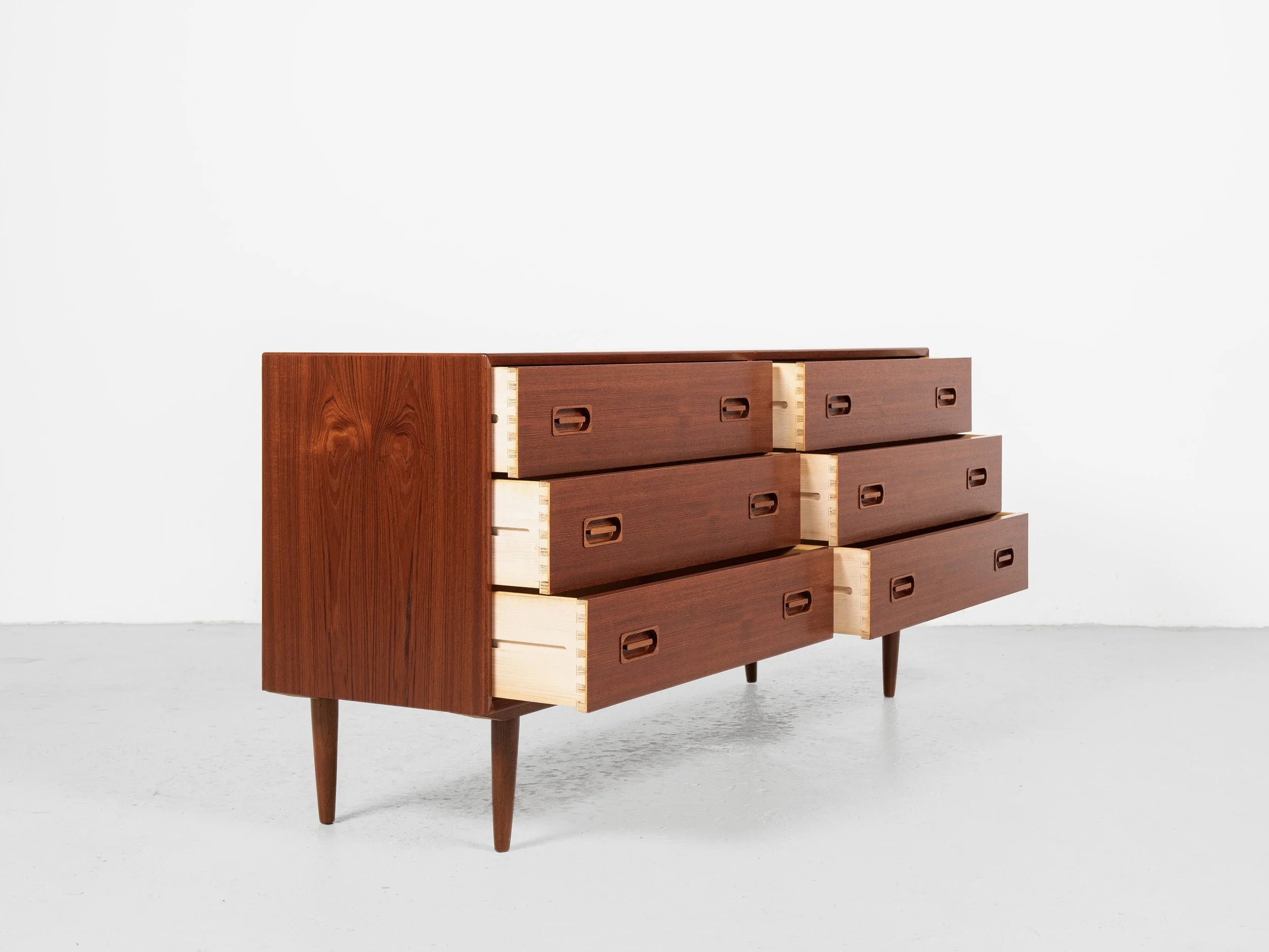 Midcentury_Danish_sideboard_with_6_drawers_in_teak_by_Dyrlund_1960s