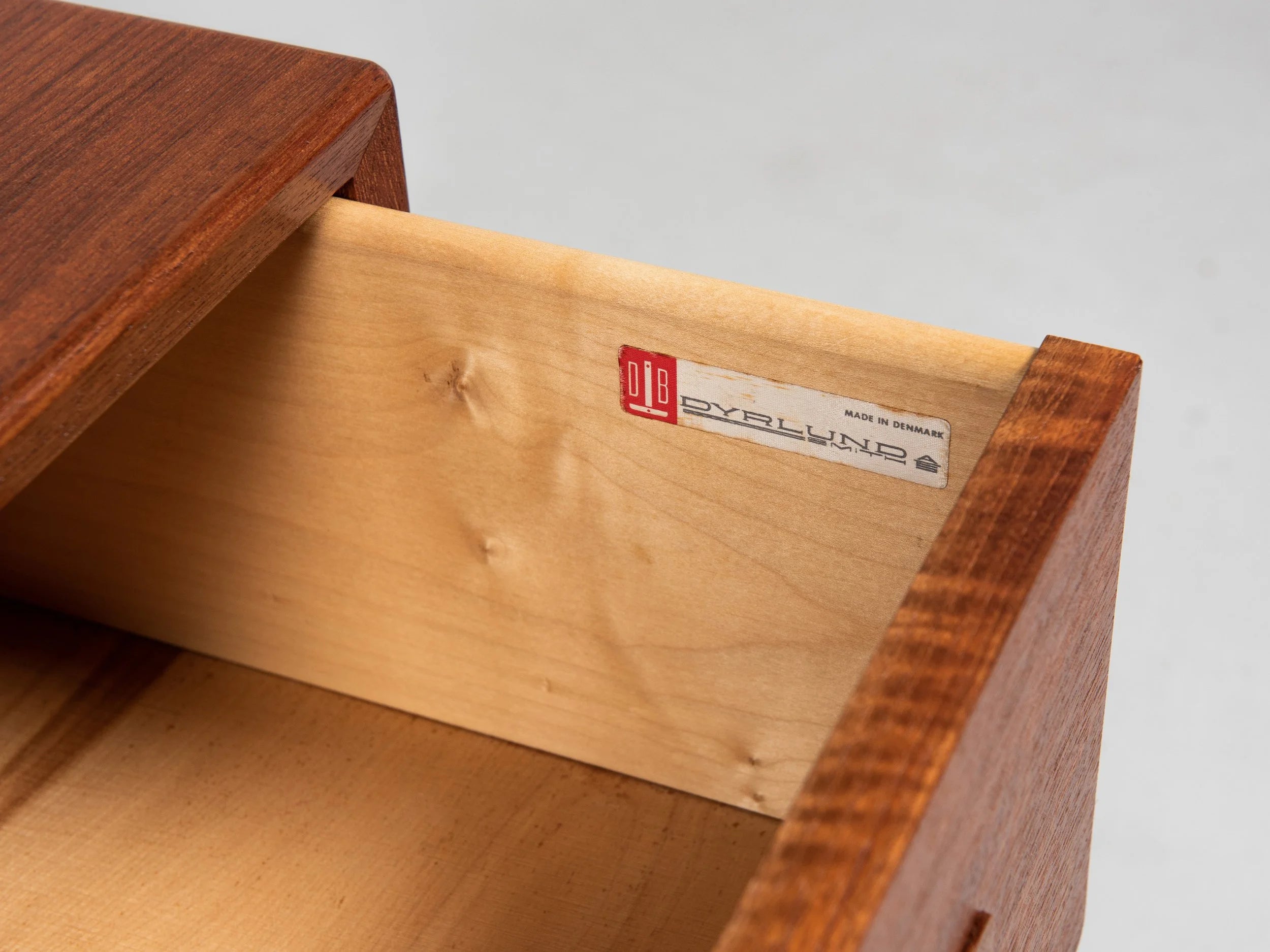 Midcentury_Danish_sideboard_with_6_drawers_in_teak_by_Dyrlund_1960s