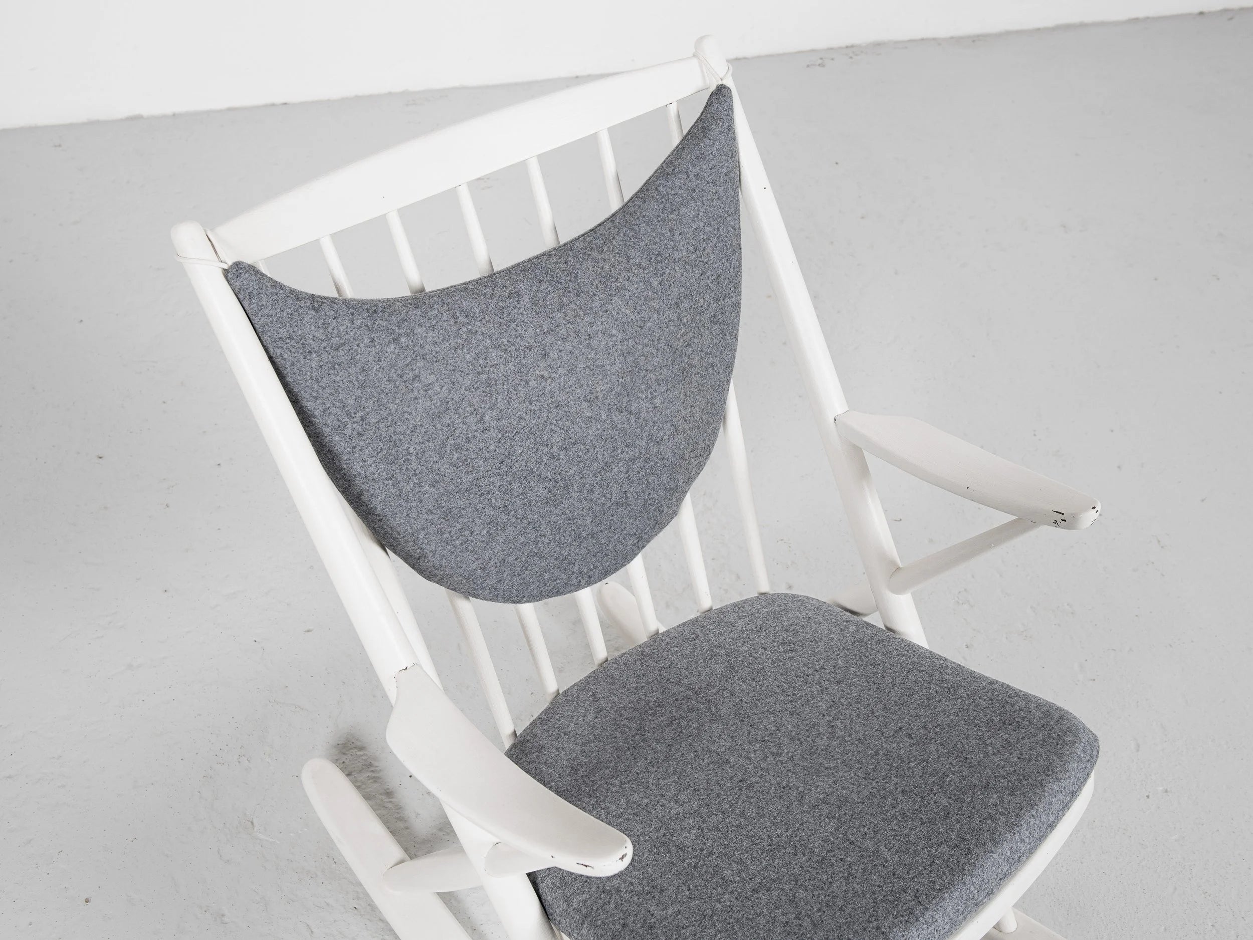 Midcentury_Danish_white_rocking_chair_by_Frank_Reenskaug_for_Bramin_1960s