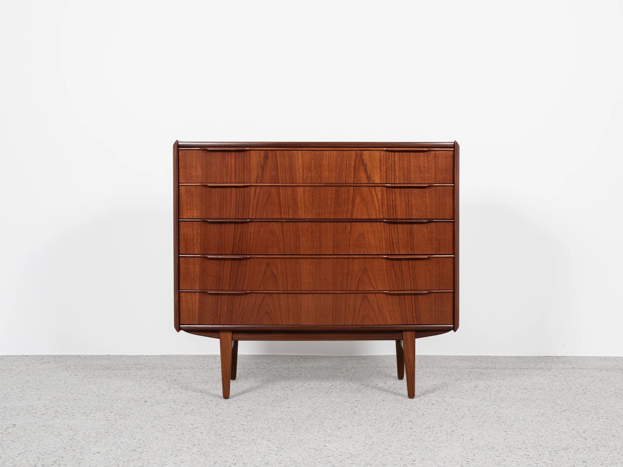 Midcentury_Danish_wider_chest_of_5_drawers_in_teak_1960s