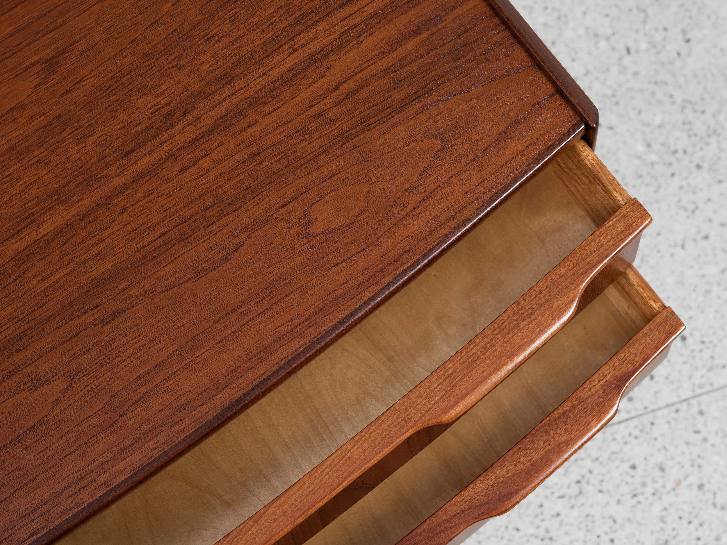 Midcentury_Danish_wider_chest_of_5_drawers_in_teak_1960s