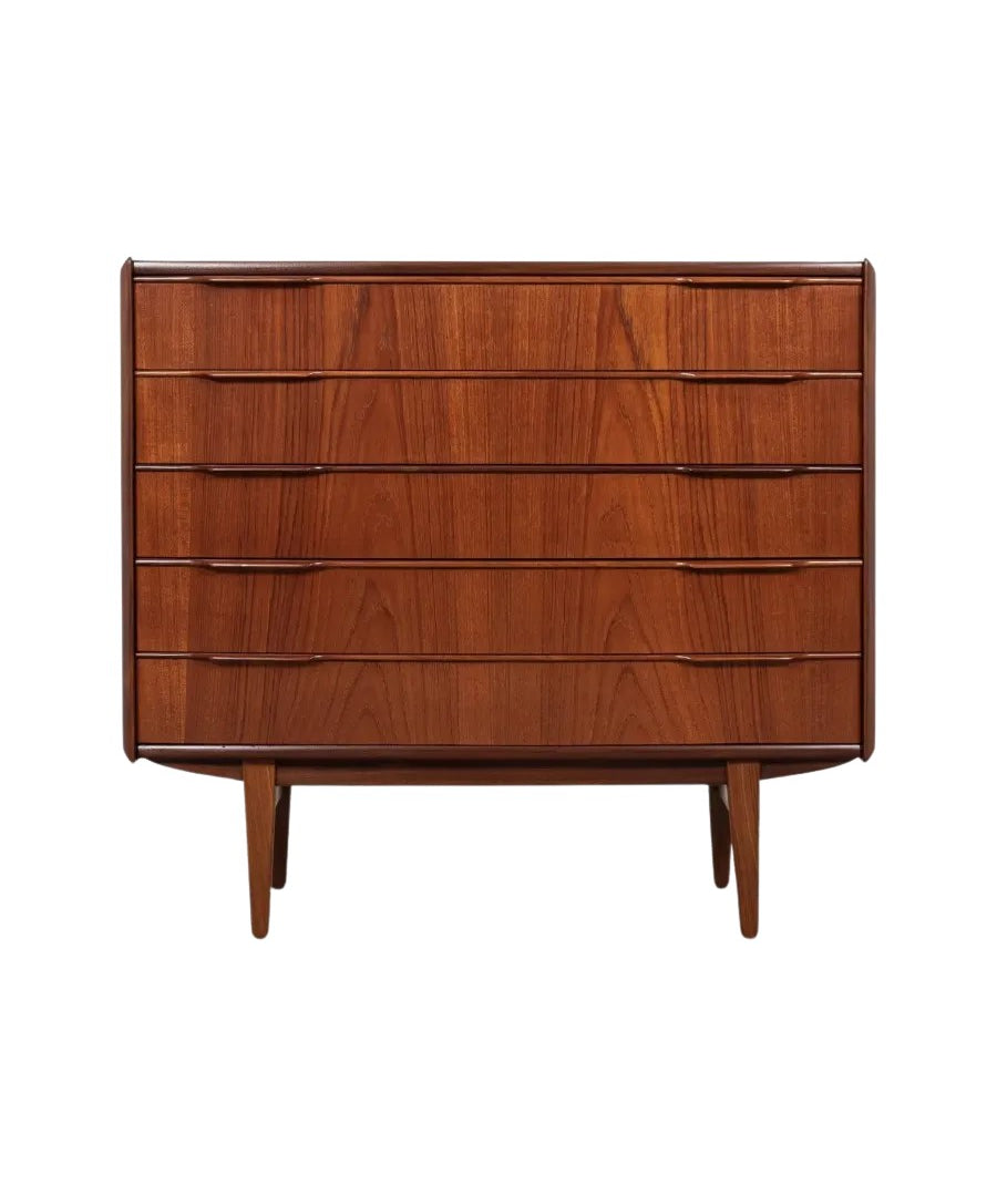 Midcentury_Danish_wider_chest_of_5_drawers_in_teak_1960s