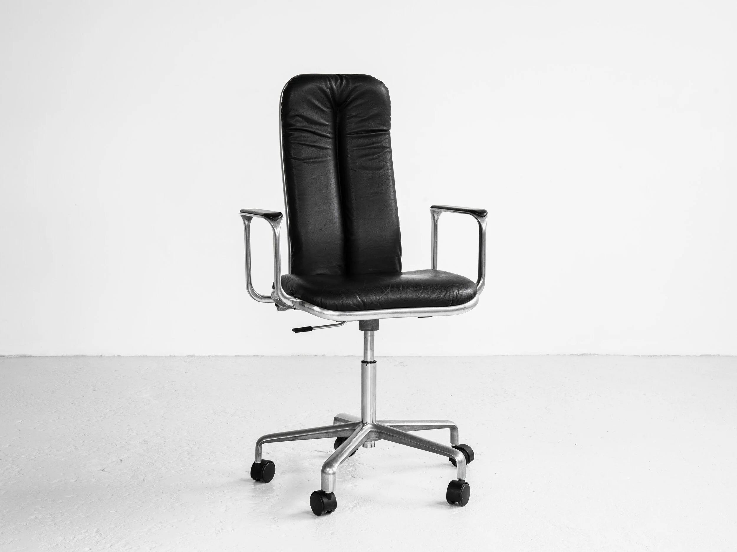 Midcentury_English_desk_chair_by_Frederick_Scott_for_Hille_1970s