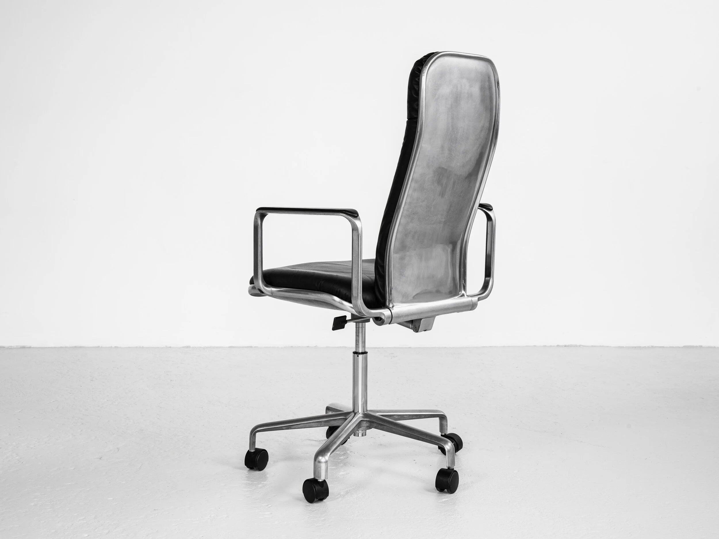 Midcentury_English_desk_chair_by_Frederick_Scott_for_Hille_1970s
