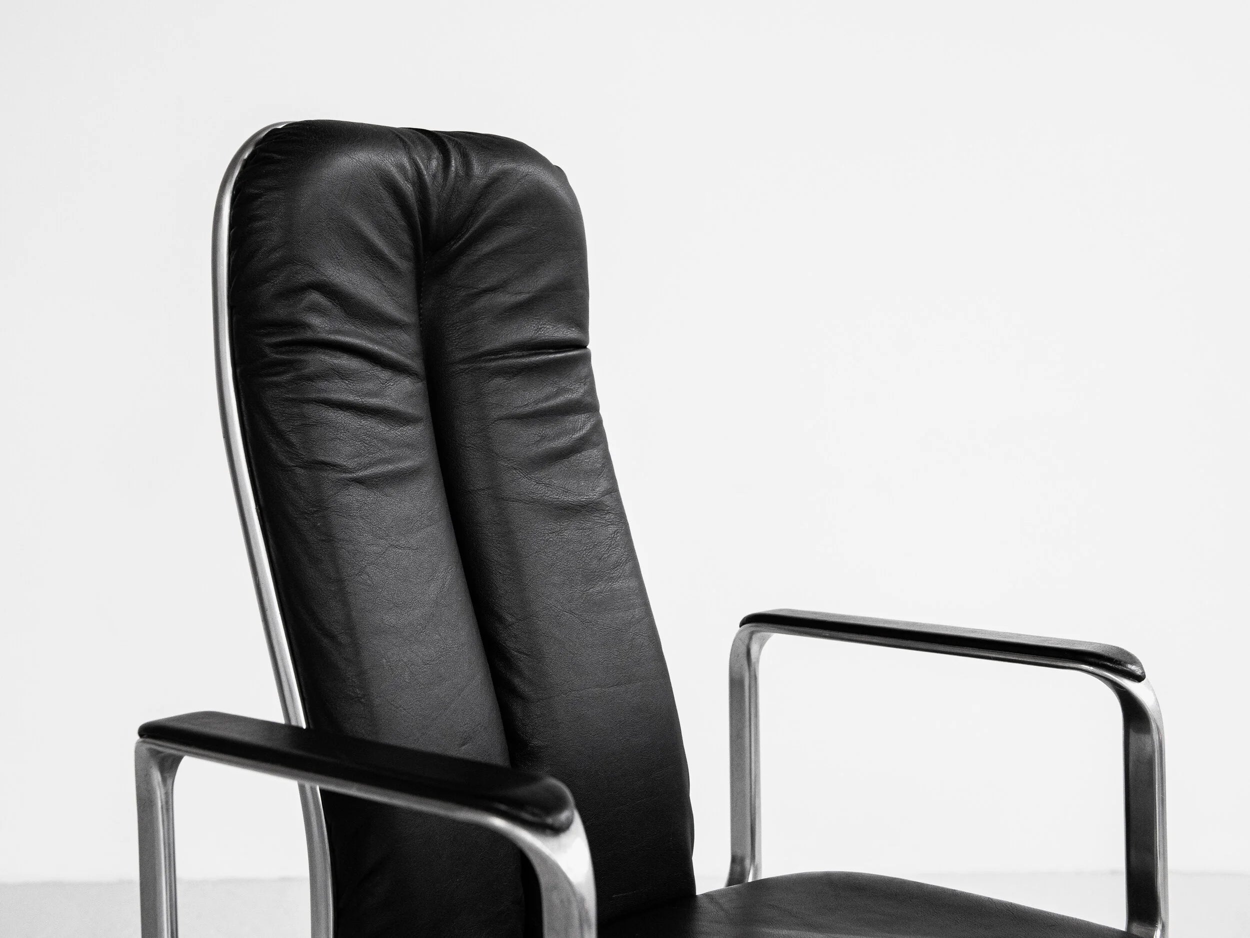 Midcentury_English_desk_chair_by_Frederick_Scott_for_Hille_1970s