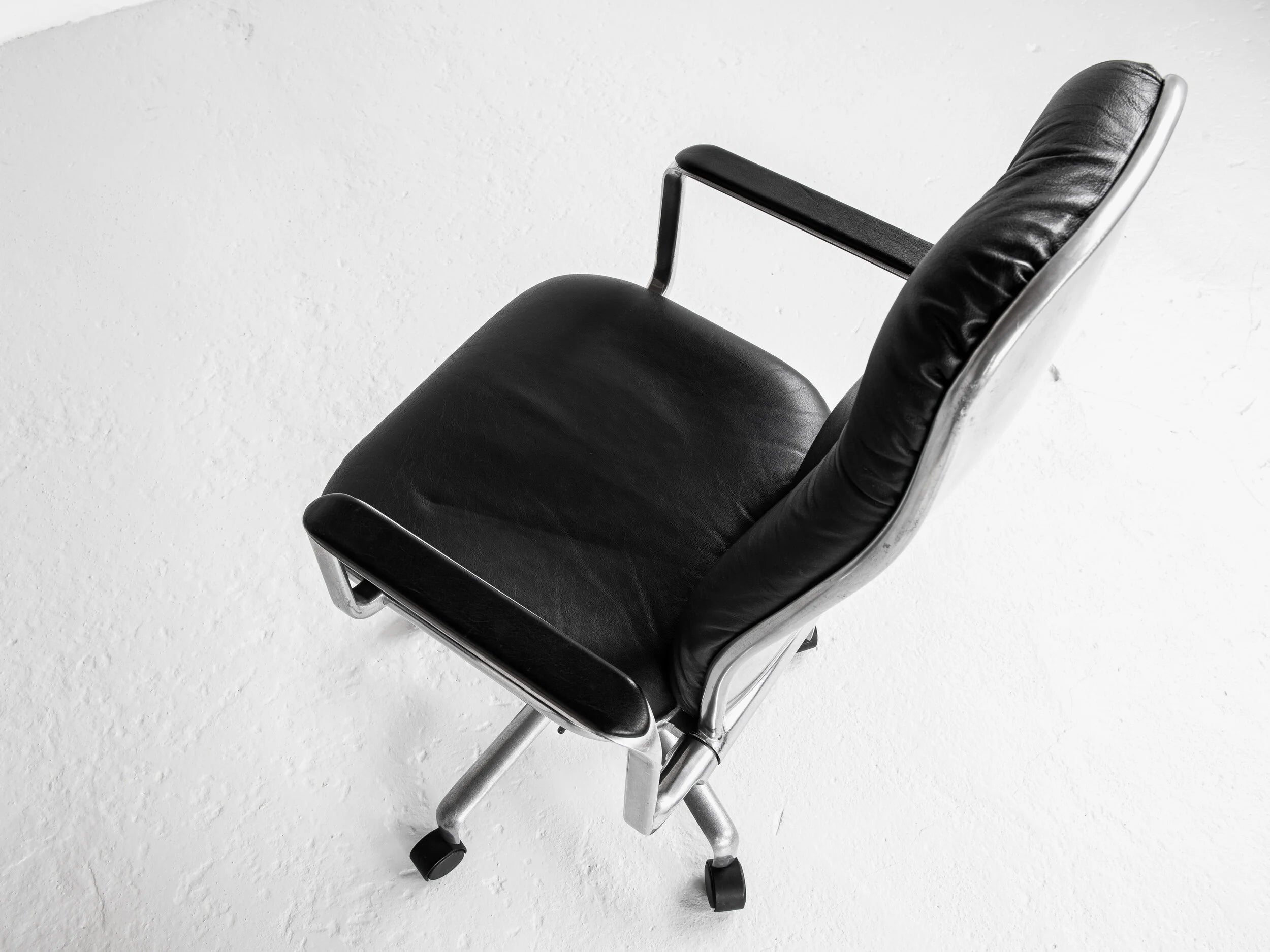 Midcentury_English_desk_chair_by_Frederick_Scott_for_Hille_1970s