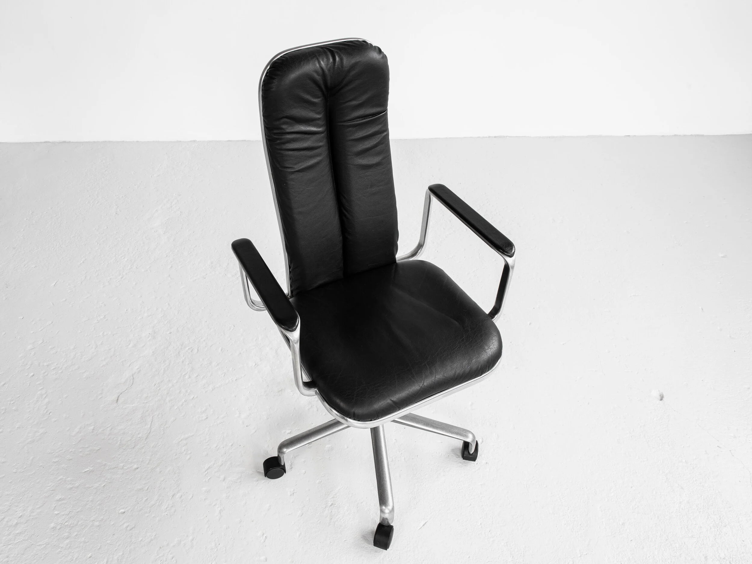 Midcentury_English_desk_chair_by_Frederick_Scott_for_Hille_1970s